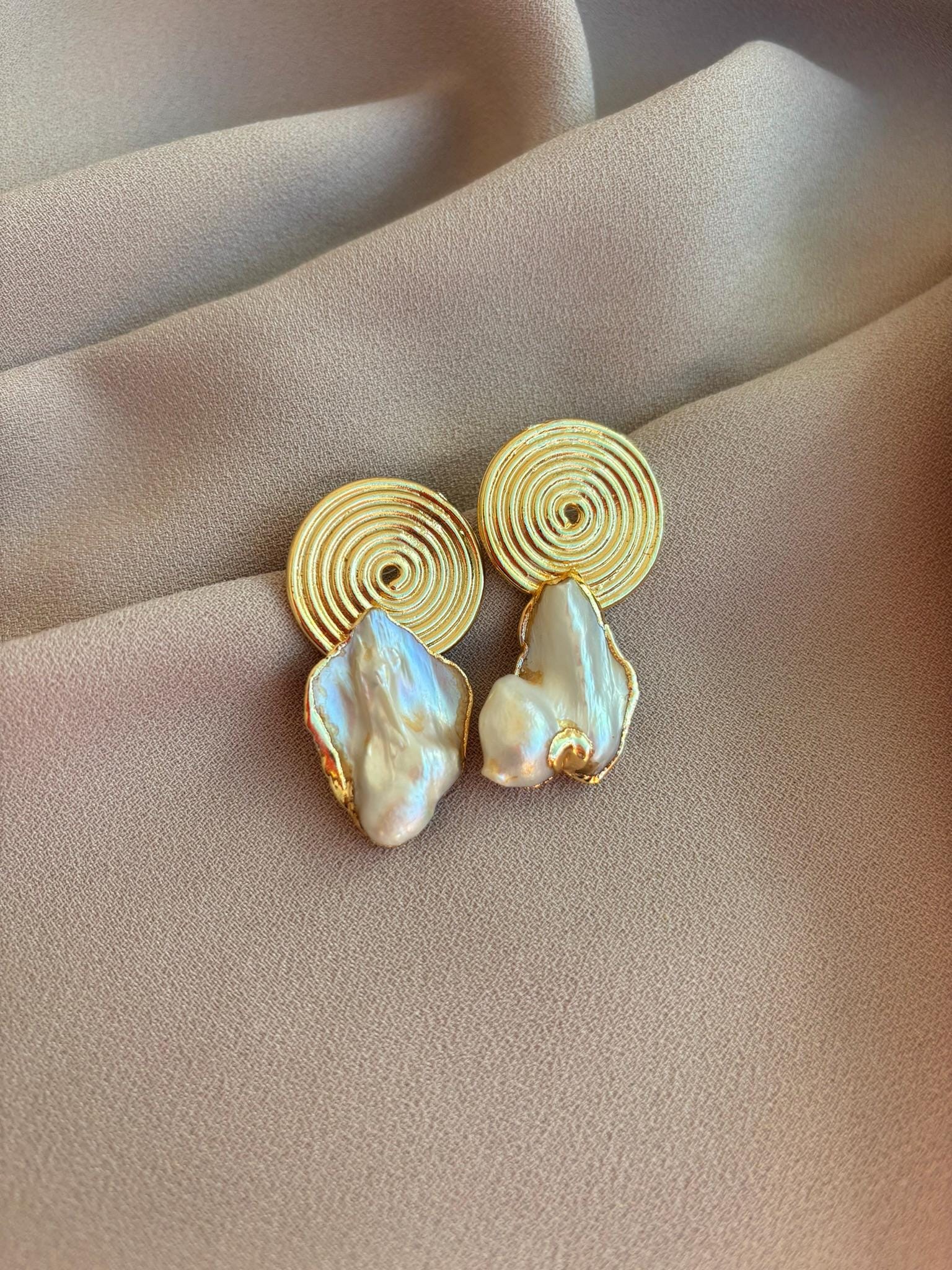 Kemik İnci Spiral Küpe