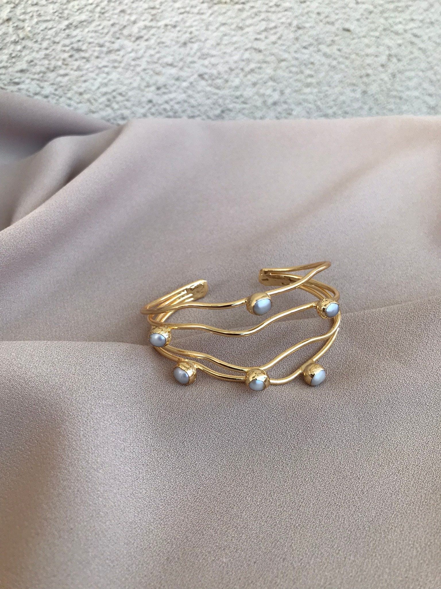 Dalgalı Manşet İnci Bileklik