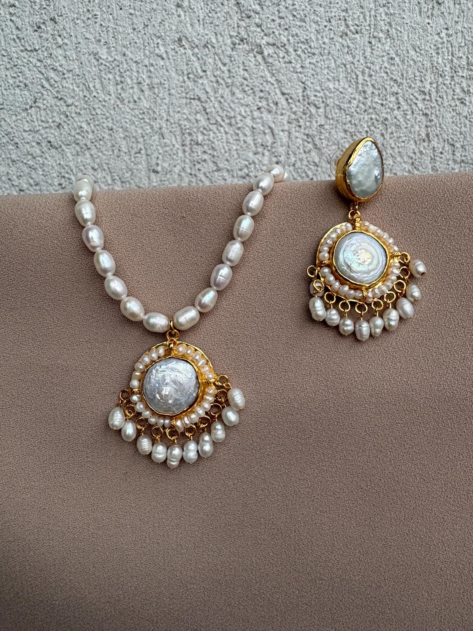 Damla Madalyon Tasarım İnci Küpeler