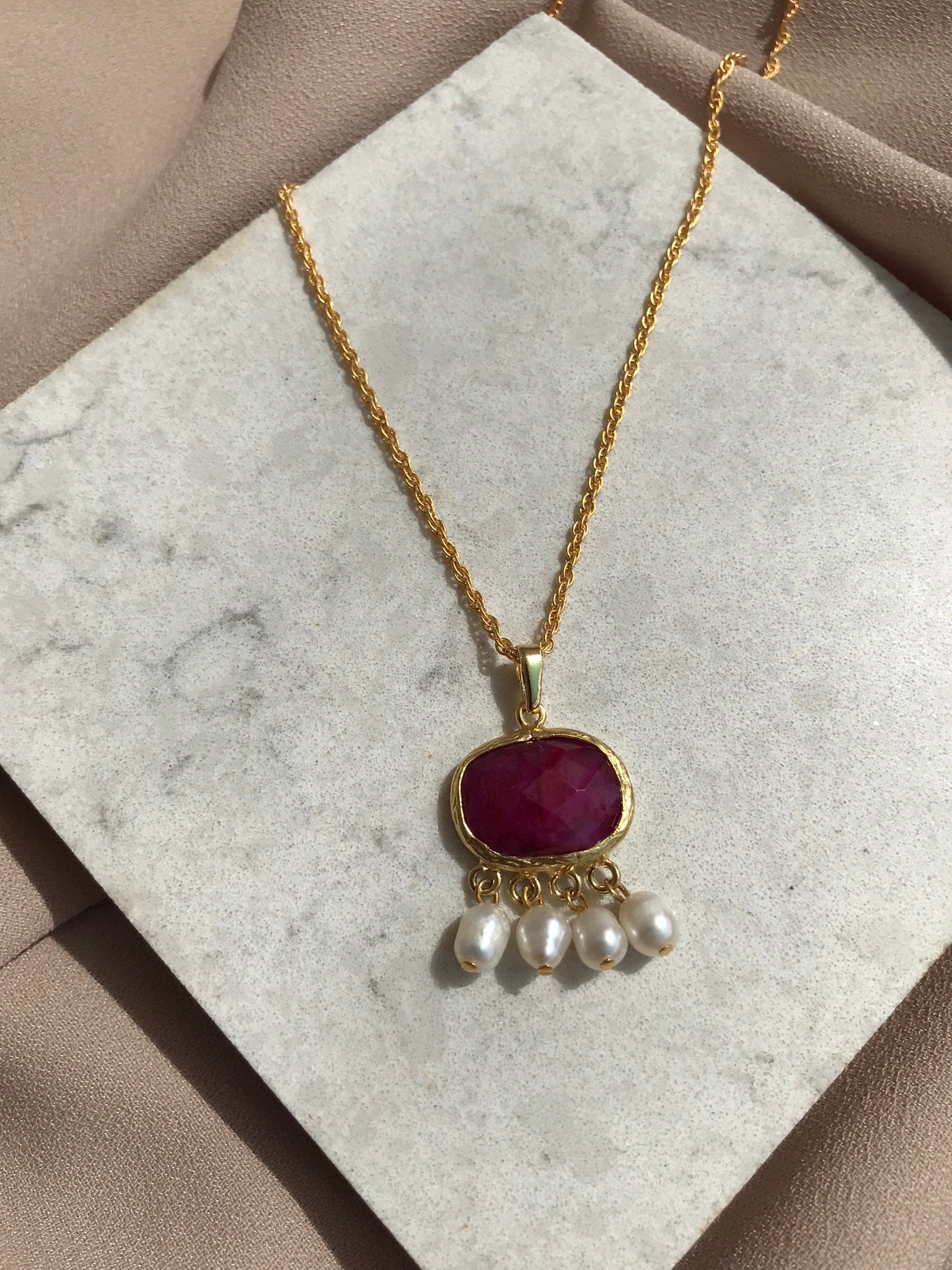 Yakut Taşlı Zincir Kolye