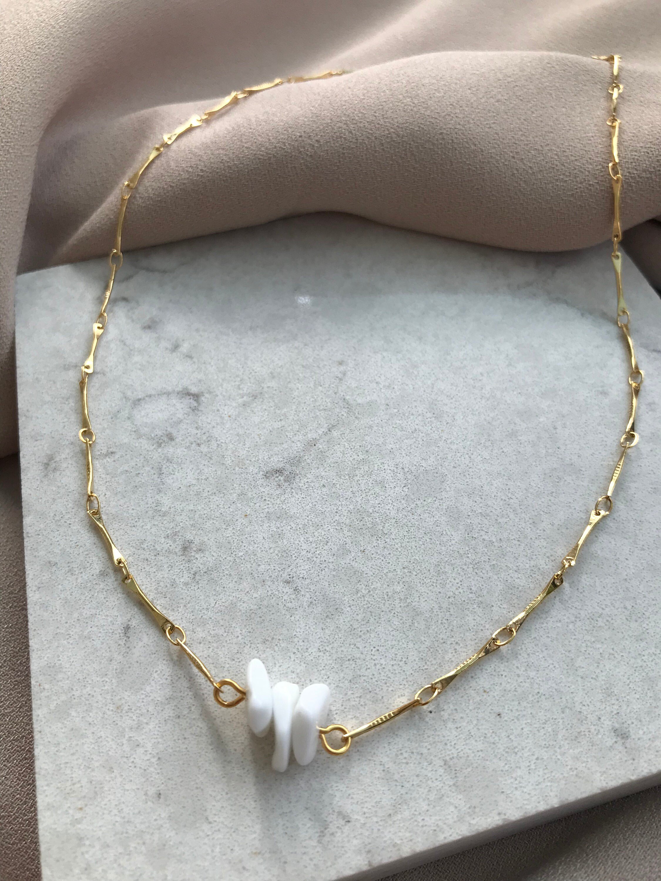 Üçlü Howlite Taşı Altın Zincir Doğal Taş Kolye