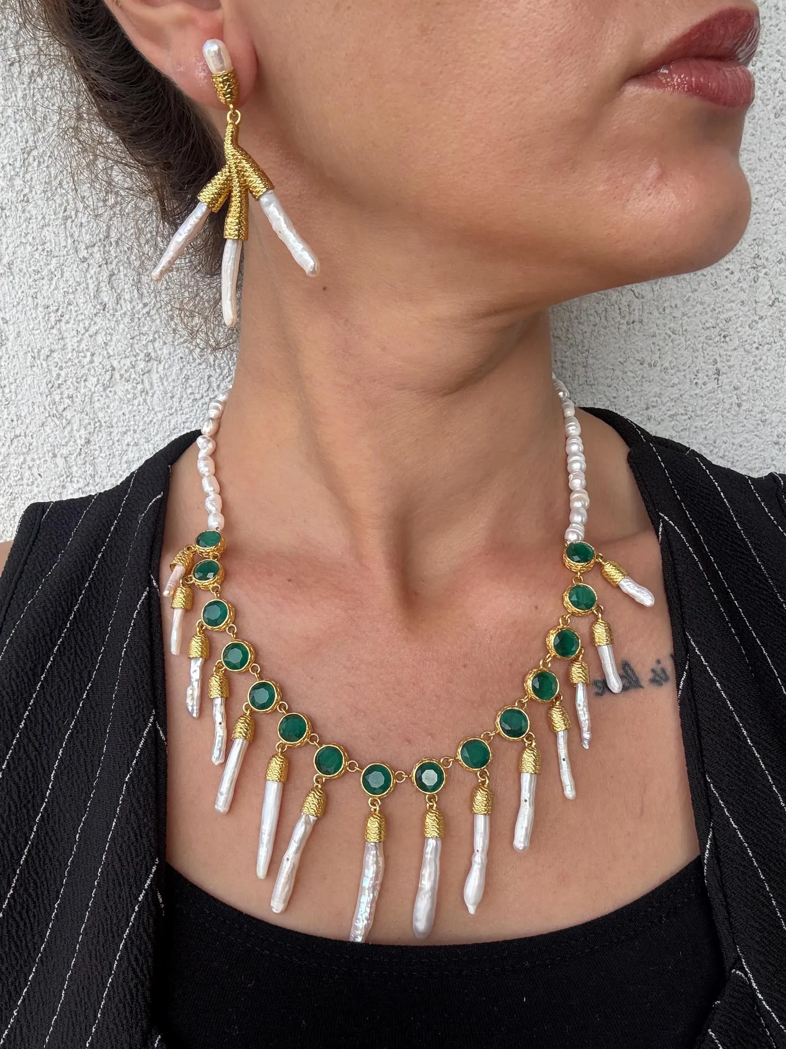 İnci Sarkıtlı Kedi Gözü Taşlı Sıra Kolye