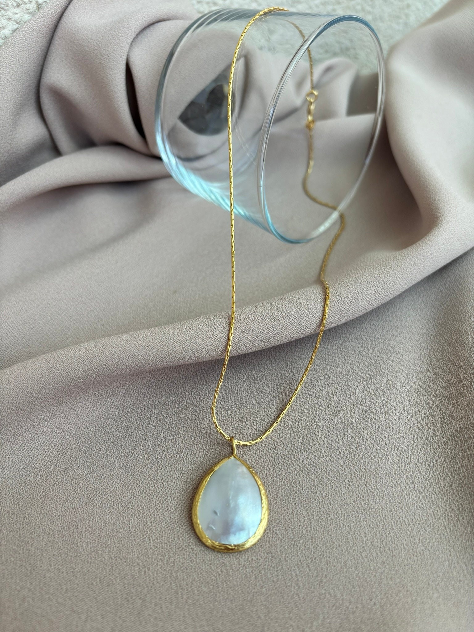 NEW ! Conch Pearl Necklace, Elegant Chain Pearl Gold Necklace