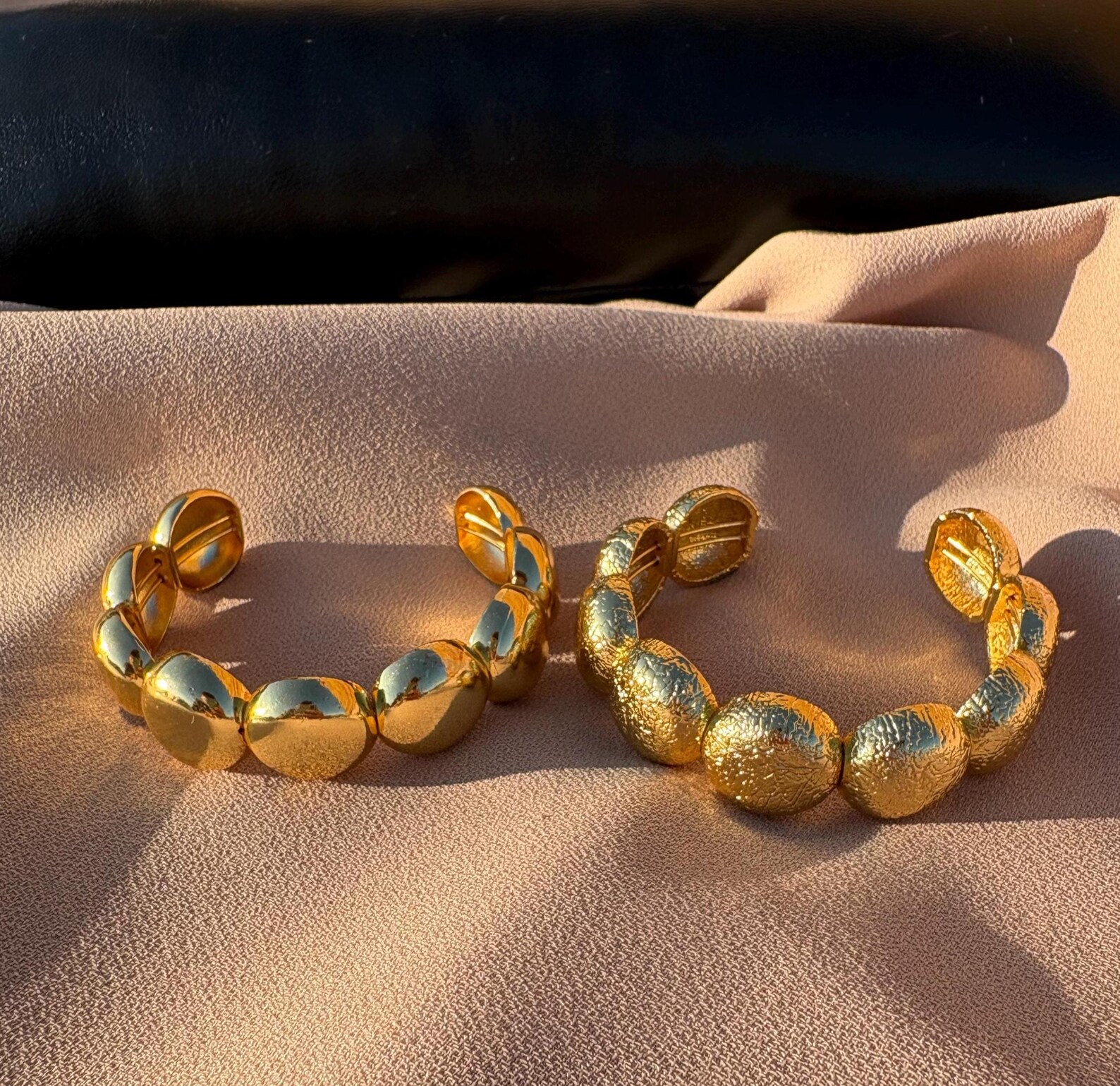 İki Çeşit Yuvarlak Döküm Manşet Bilezik