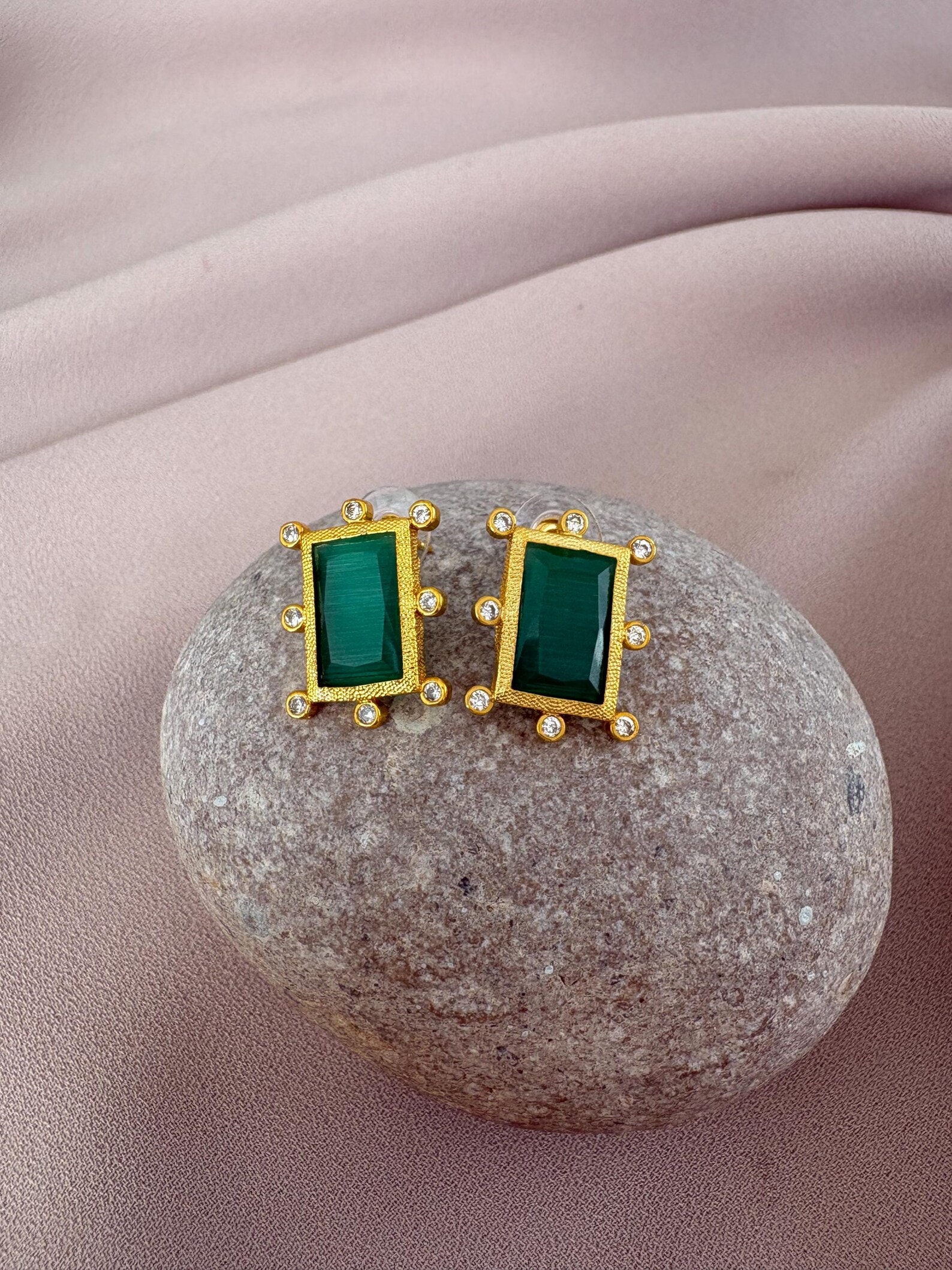 Kare Vintage Kedi Gözü Küpeler