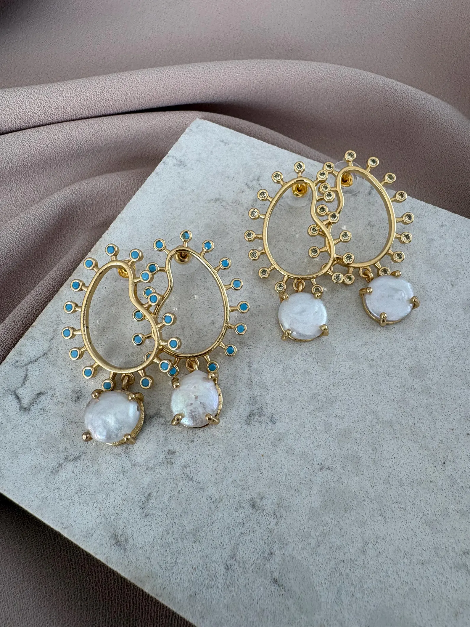 Zamansız Zirkon Taşlı İnci Küpeler