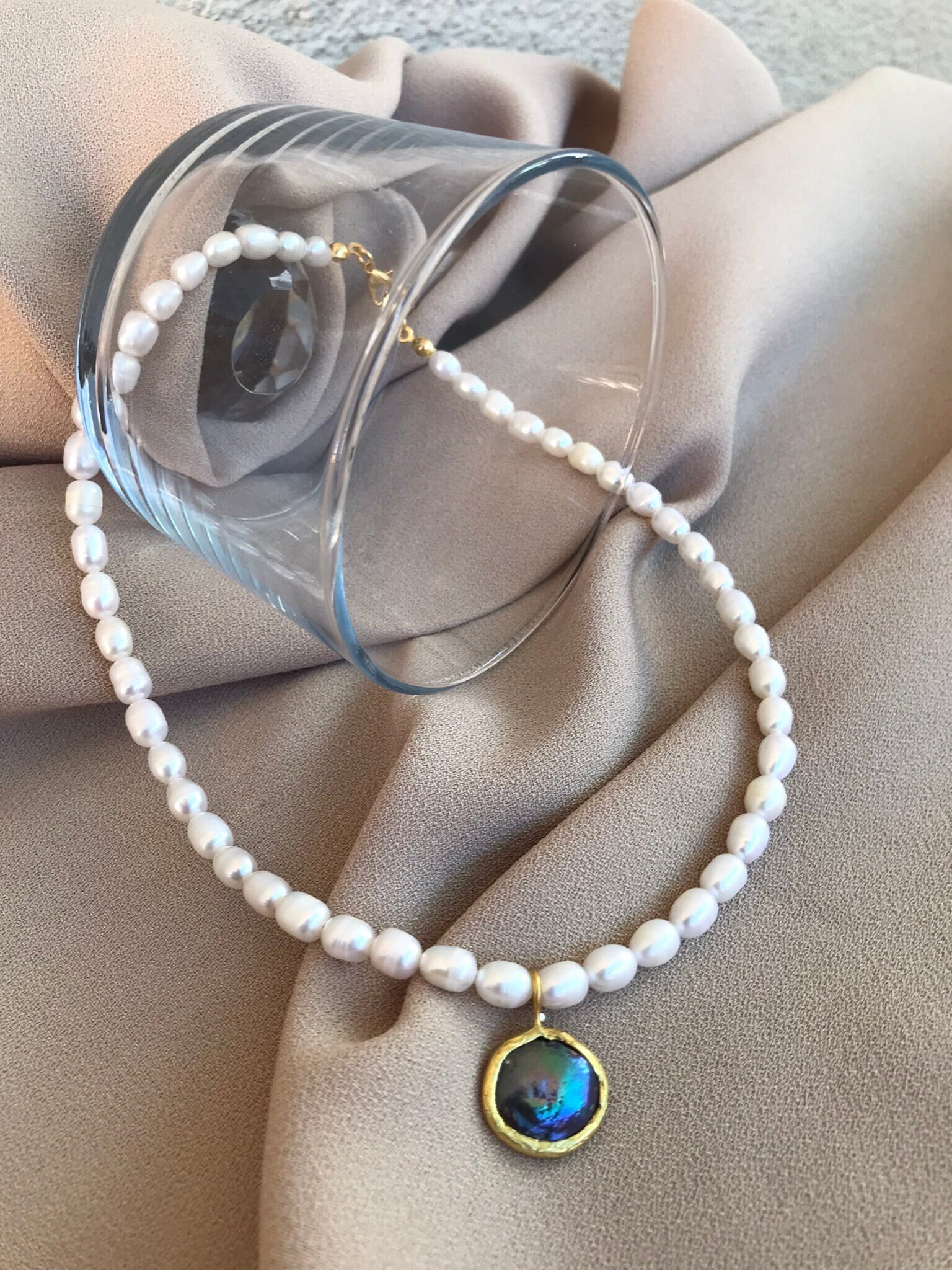 NEW ! Black and White Pearl Necklace