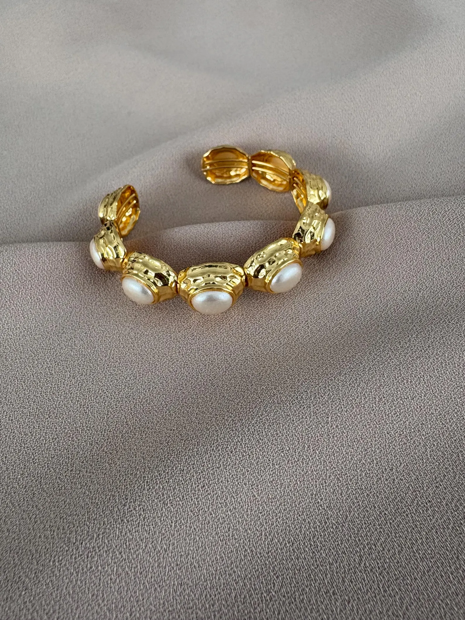 Dokulu Oval İnci Döküm Bileklik