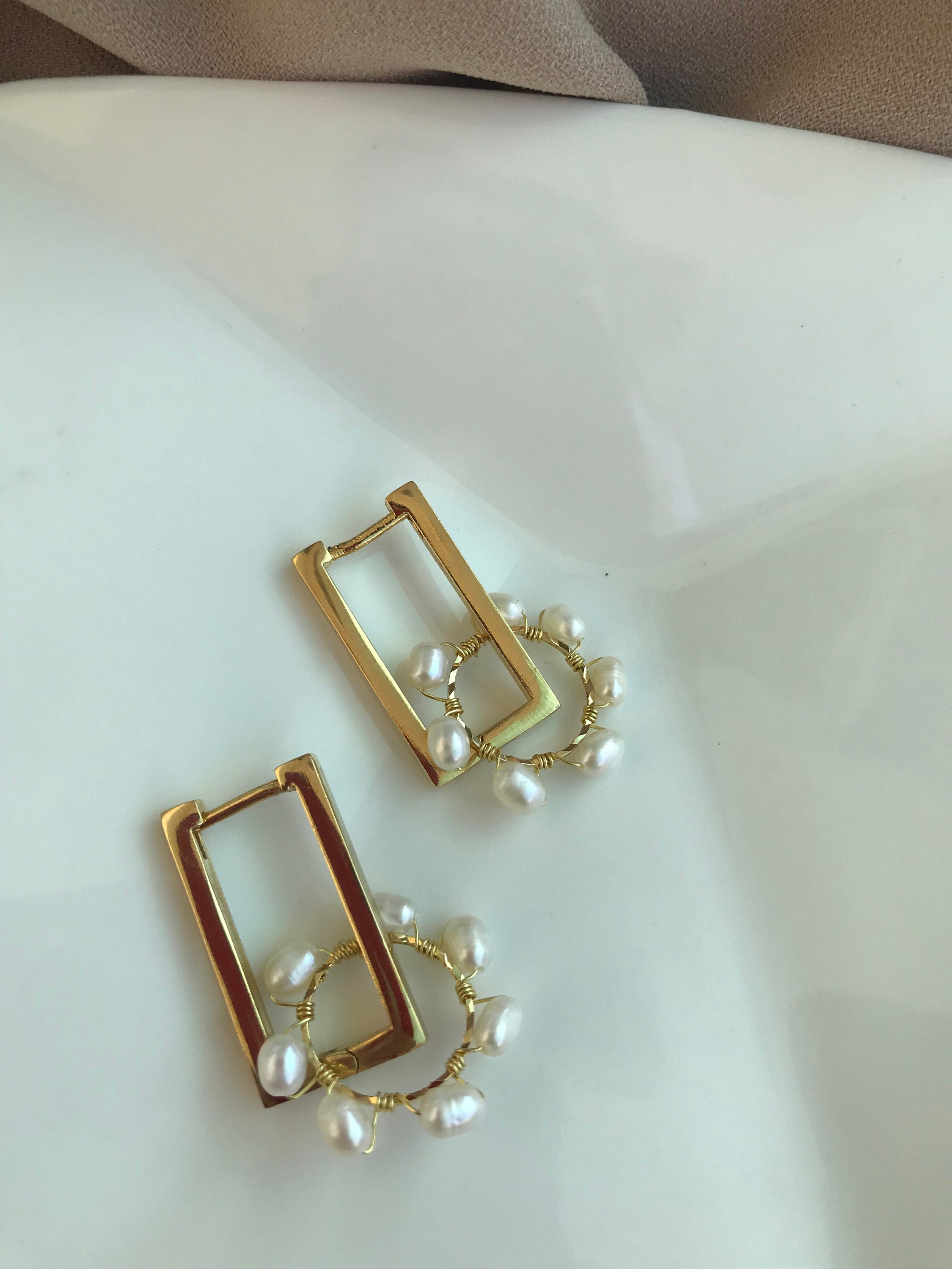 Dikdörtgen Model Halka İnci Küpe