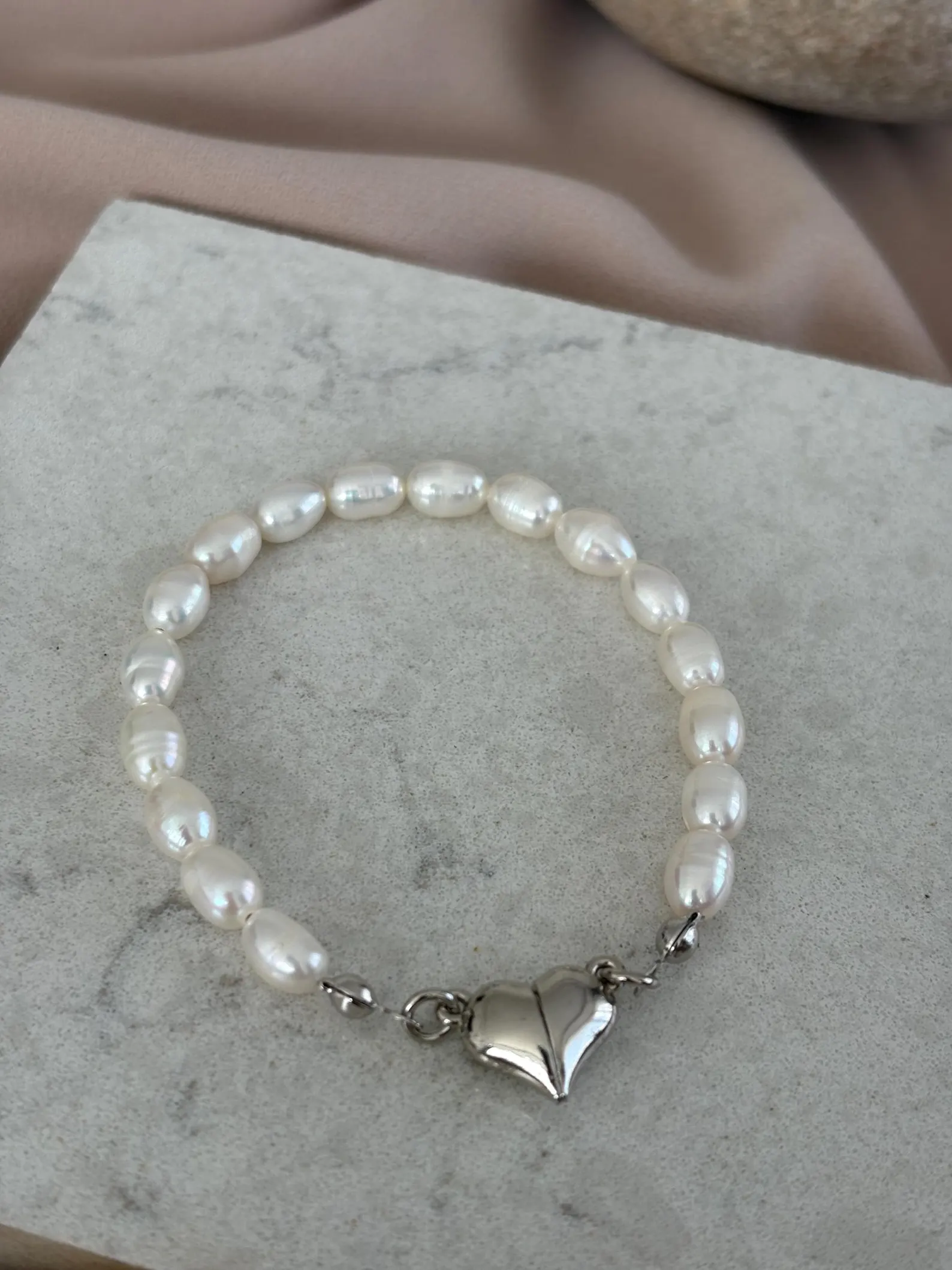 Mıknatıs Kalp Doğal İnci Bileklik