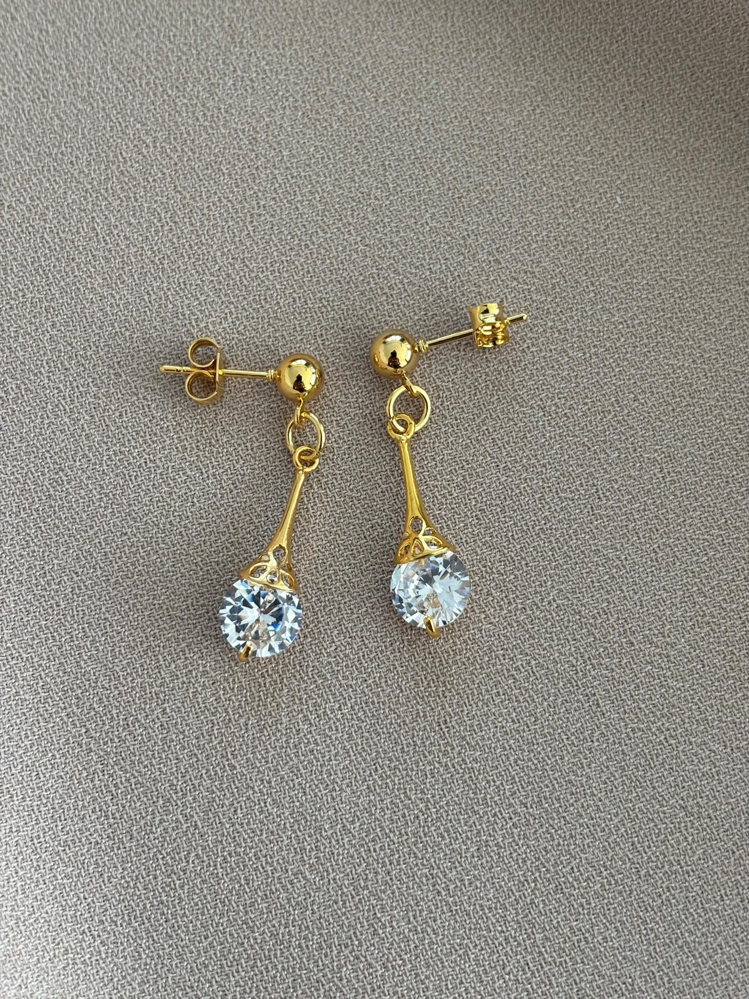 Minimalist Zirkonyum Küpe
