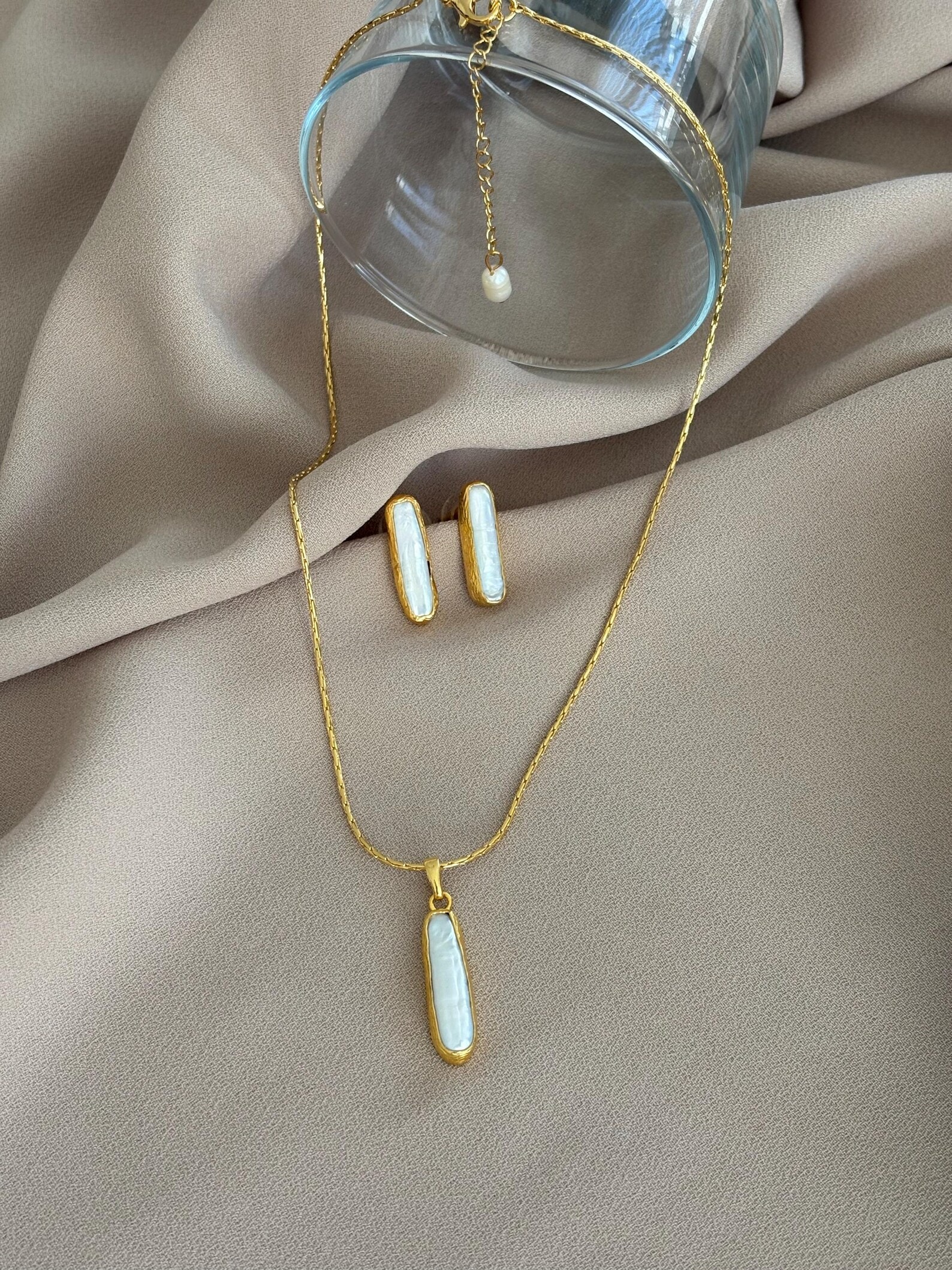 Sakız İnci Kare Zincir Kolye