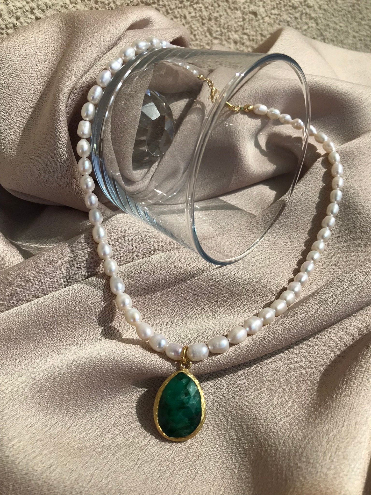 NEW ! Drop Cut Emerald Stone Pearl Necklace