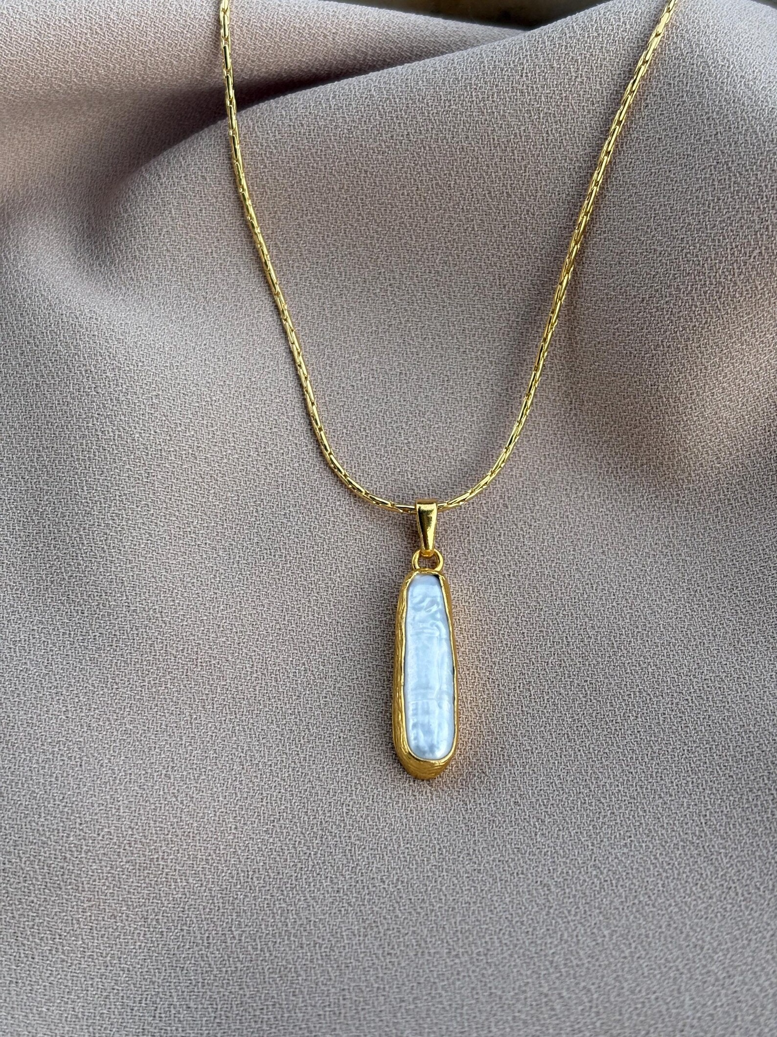 Sakız İnci Kare Zincir Kolye