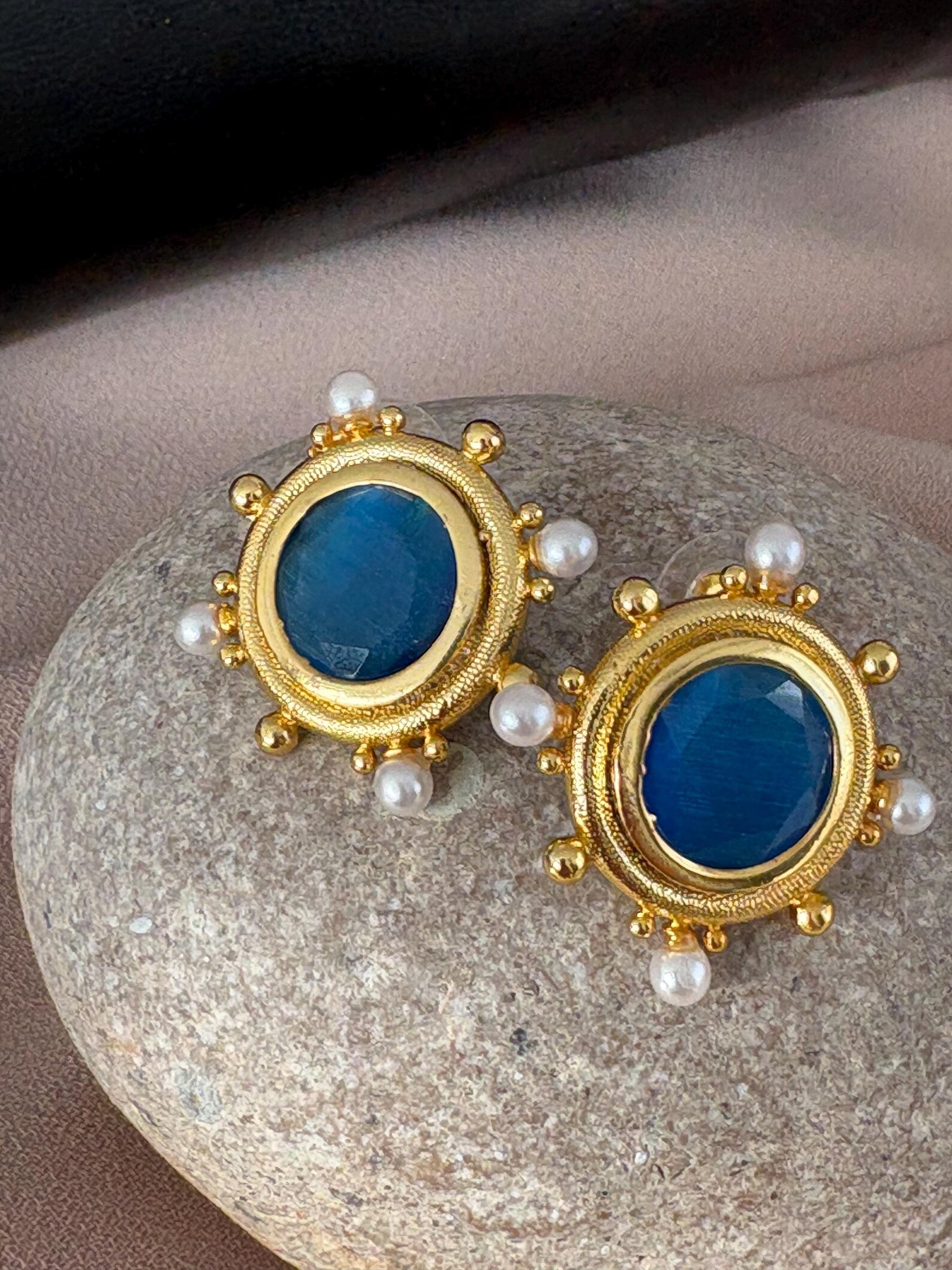 Vintage Tasarım Kedi Gözü Taşı Küpeler