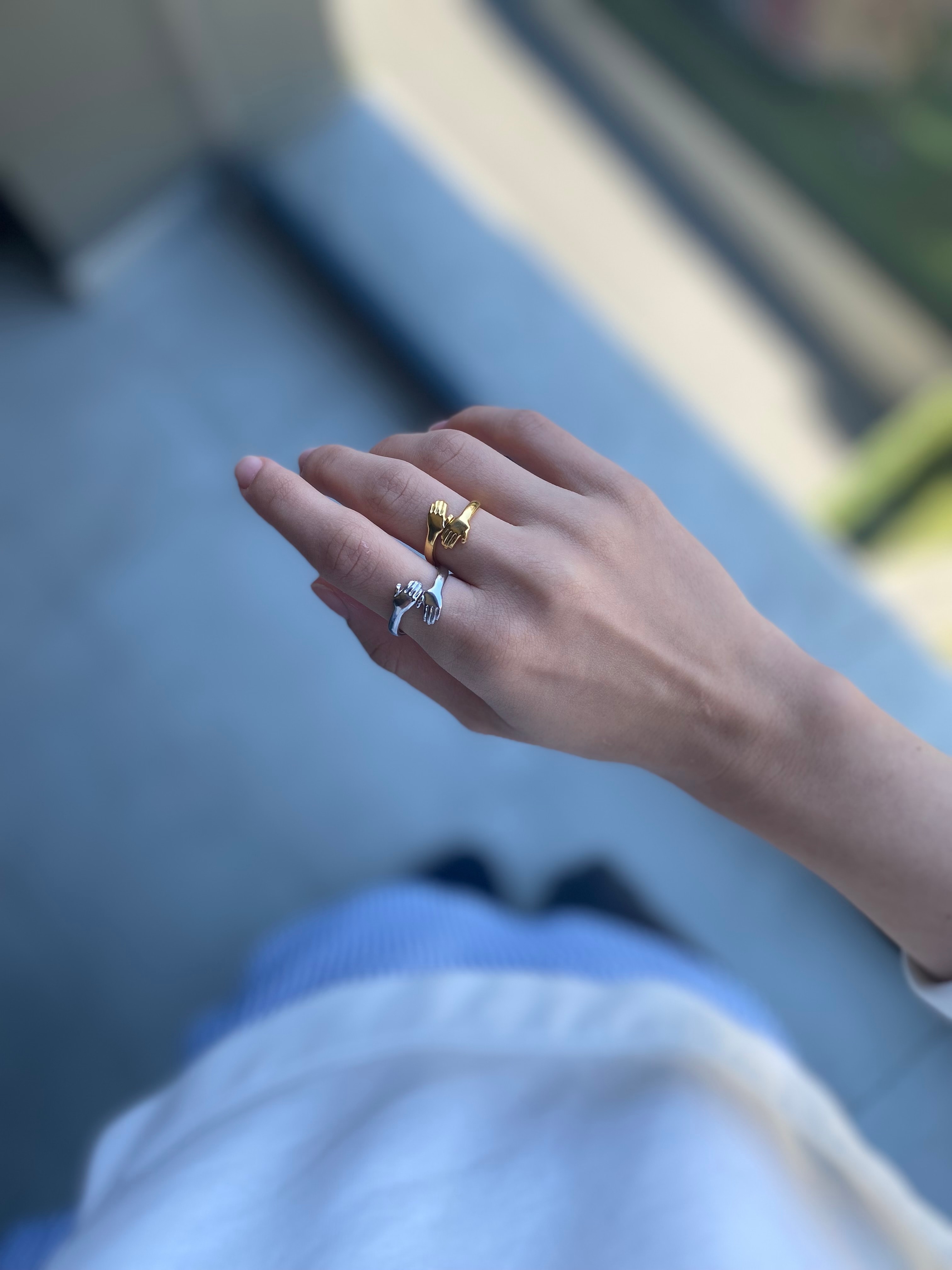 Sarılan Eller Yüzük