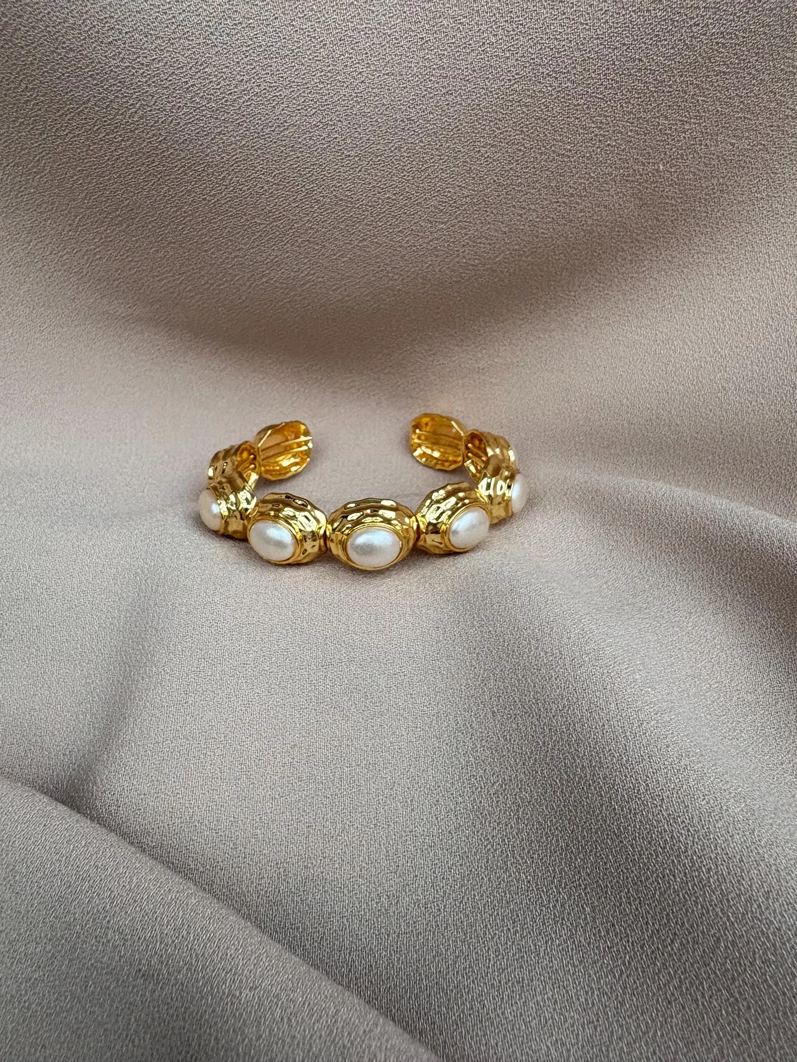 Dokulu Oval İnci Döküm Bileklik