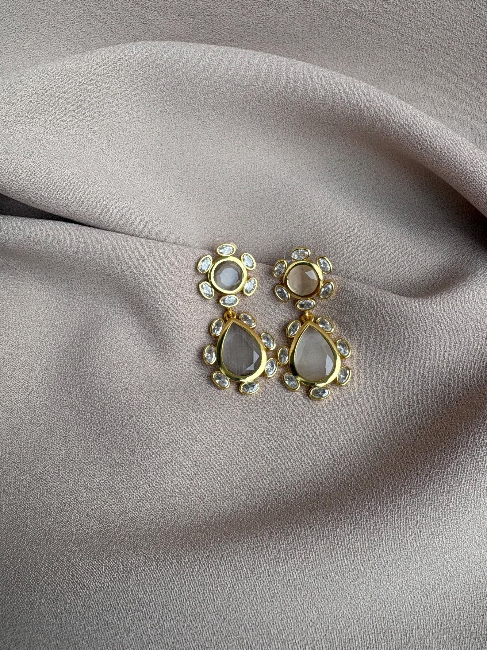 Zirkon&Kedi Gözü Taş Küpe