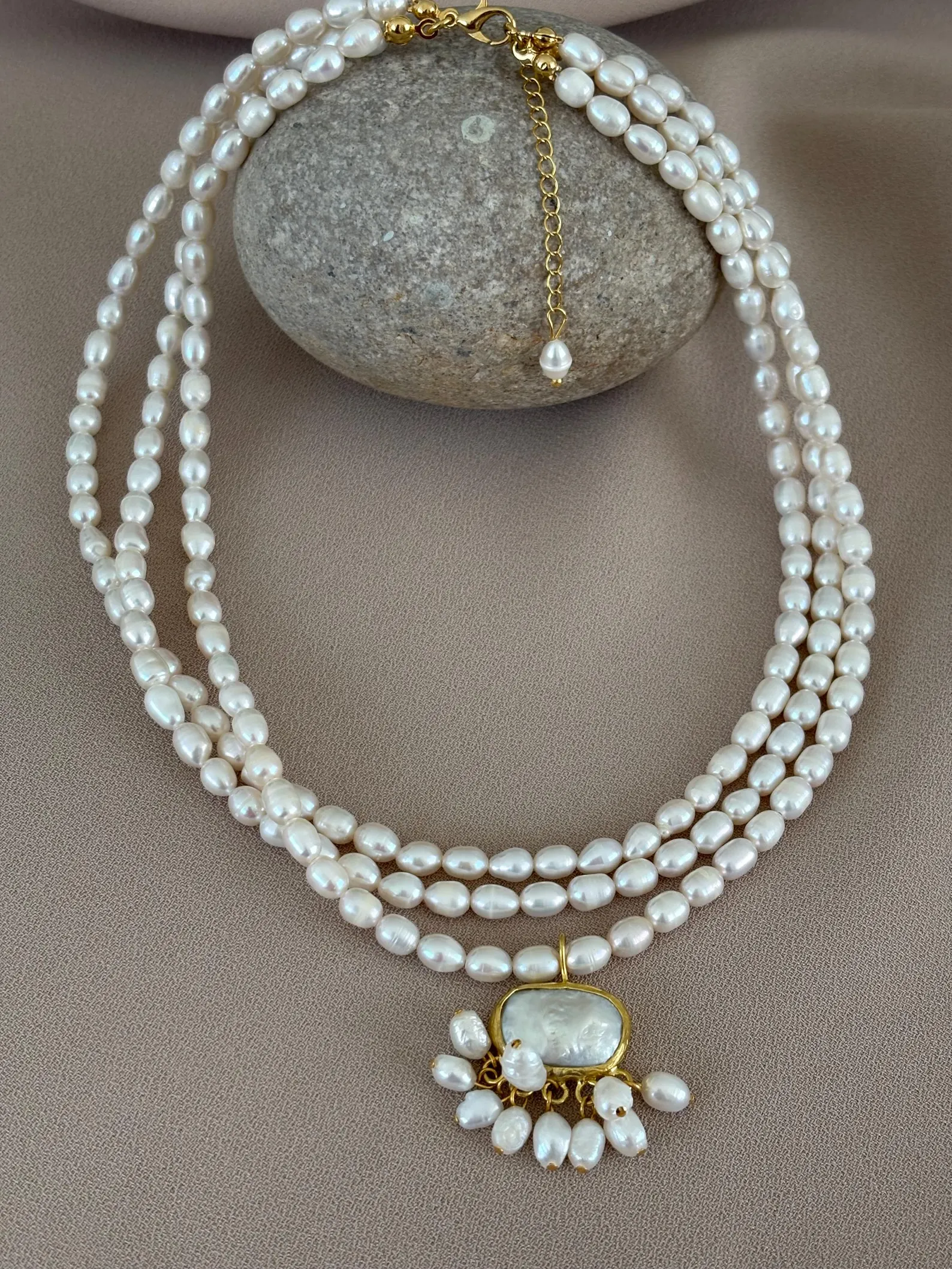 Üçlü İnci Dizi Kare Barok Kolye