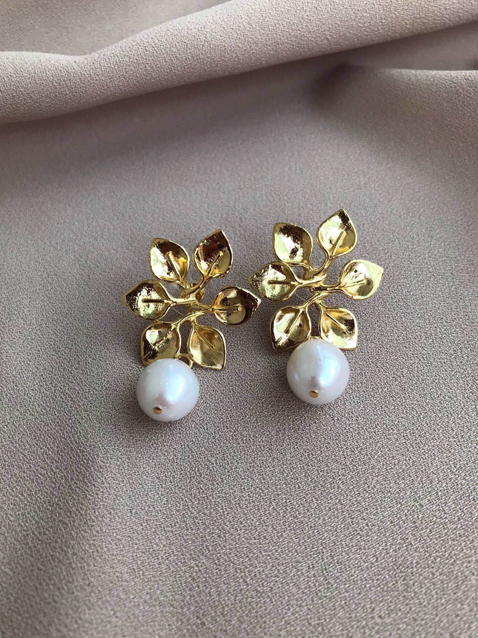 Altı Yapraklı İnci Küpe