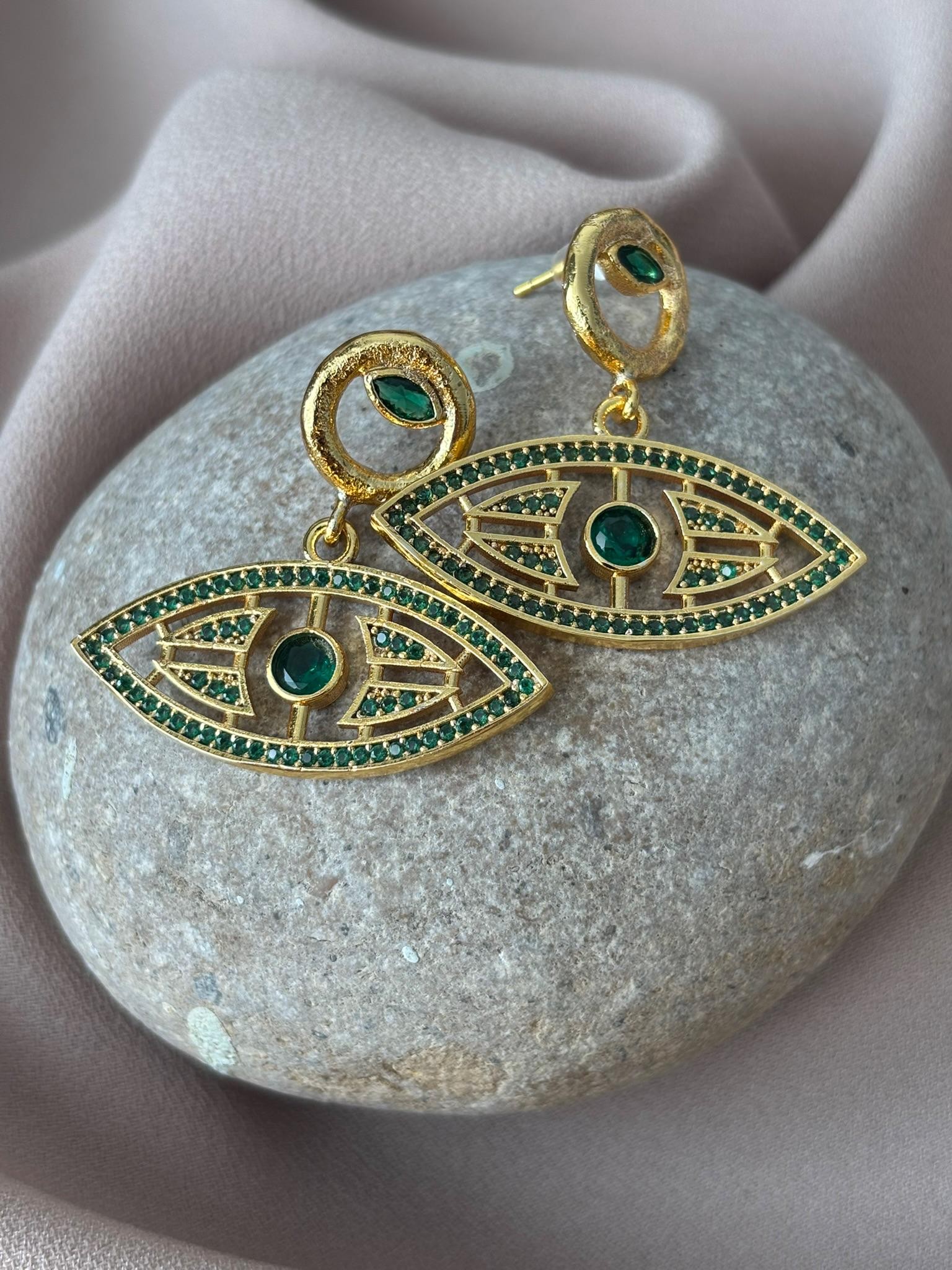 YENİ ! Zirkon Taşlı Göz Küpe