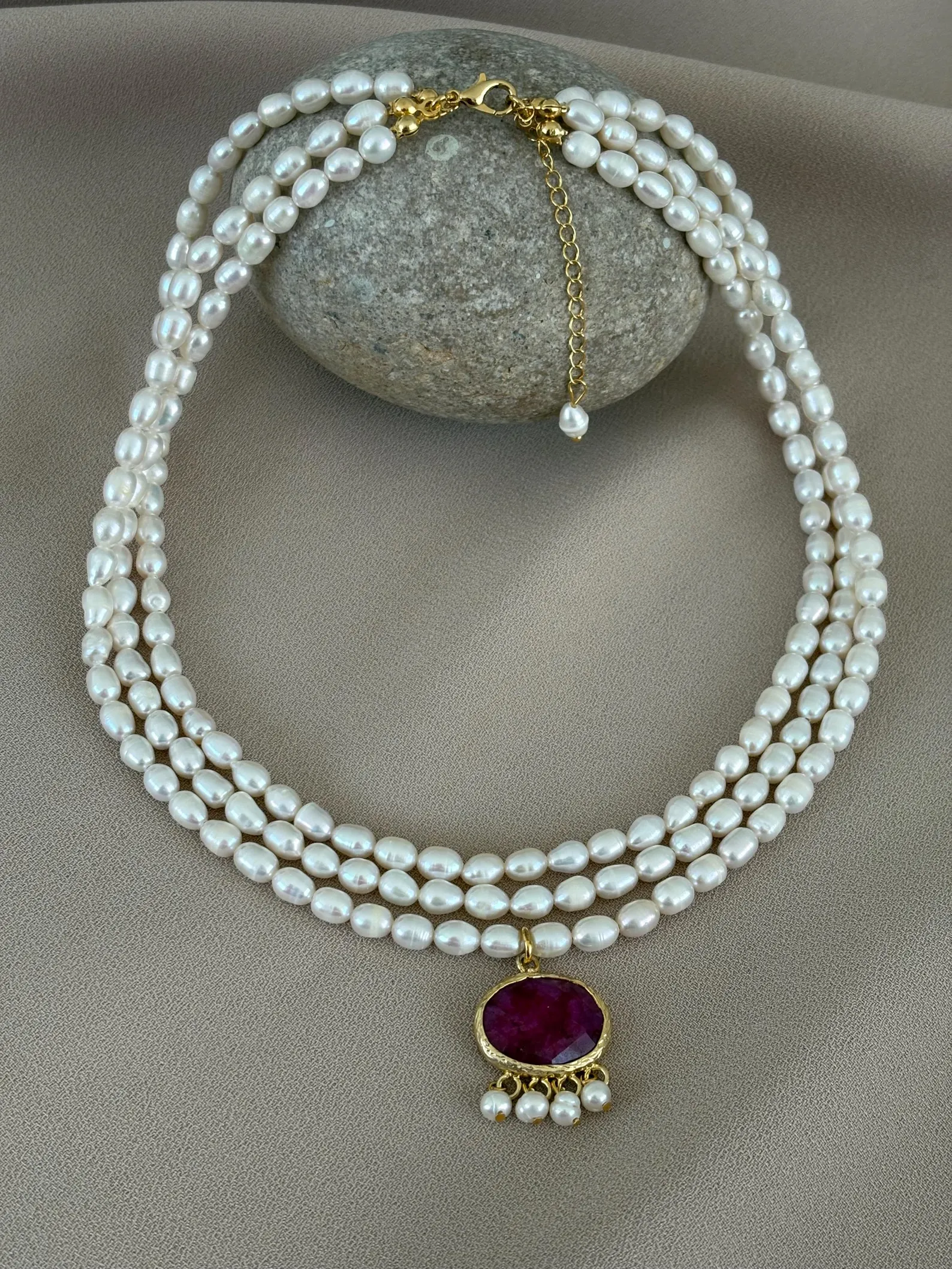 Üçlü İnci Dizi Yakut Kolye