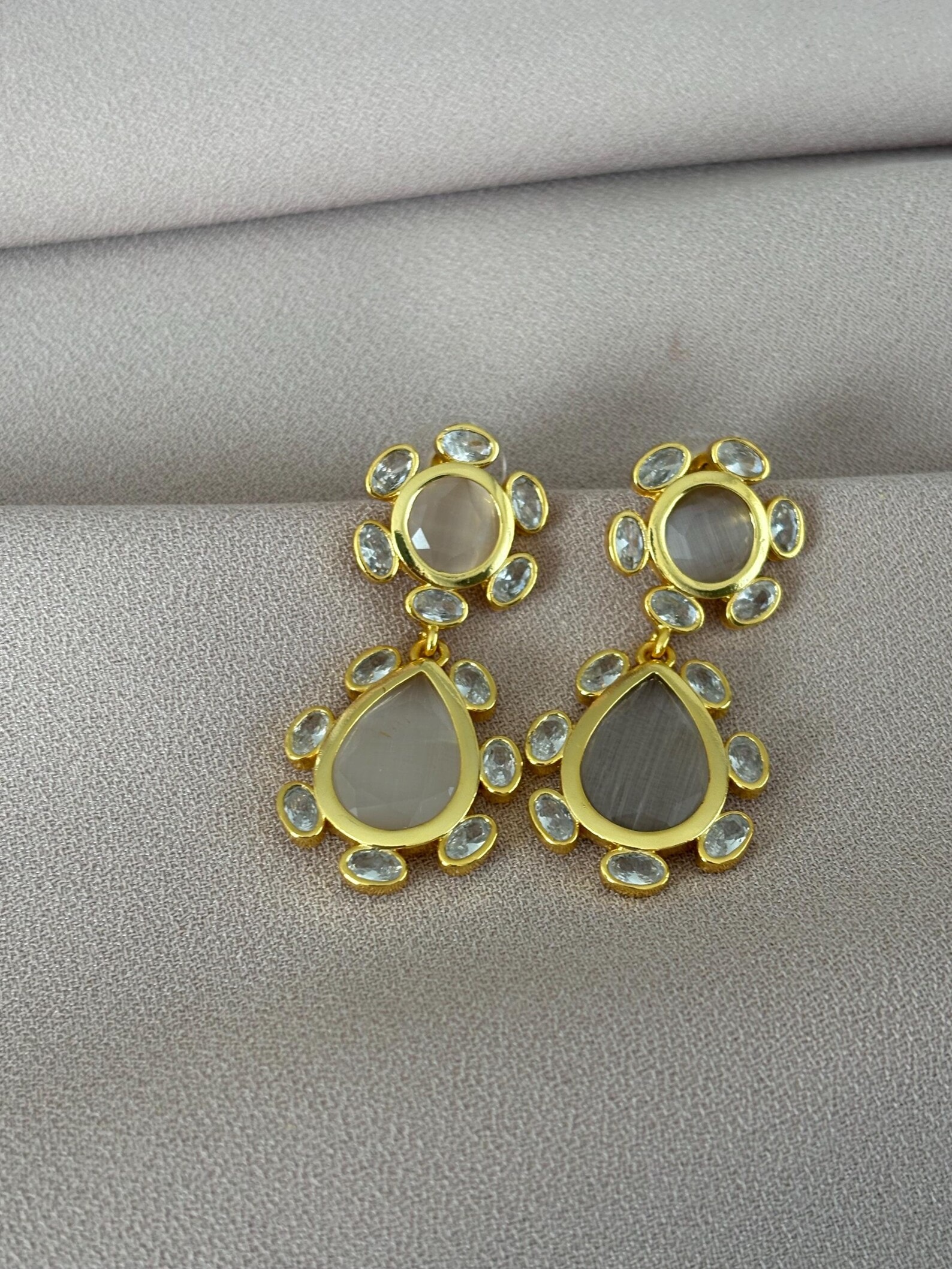 Zirkon&Kedi Gözü Taş Küpe