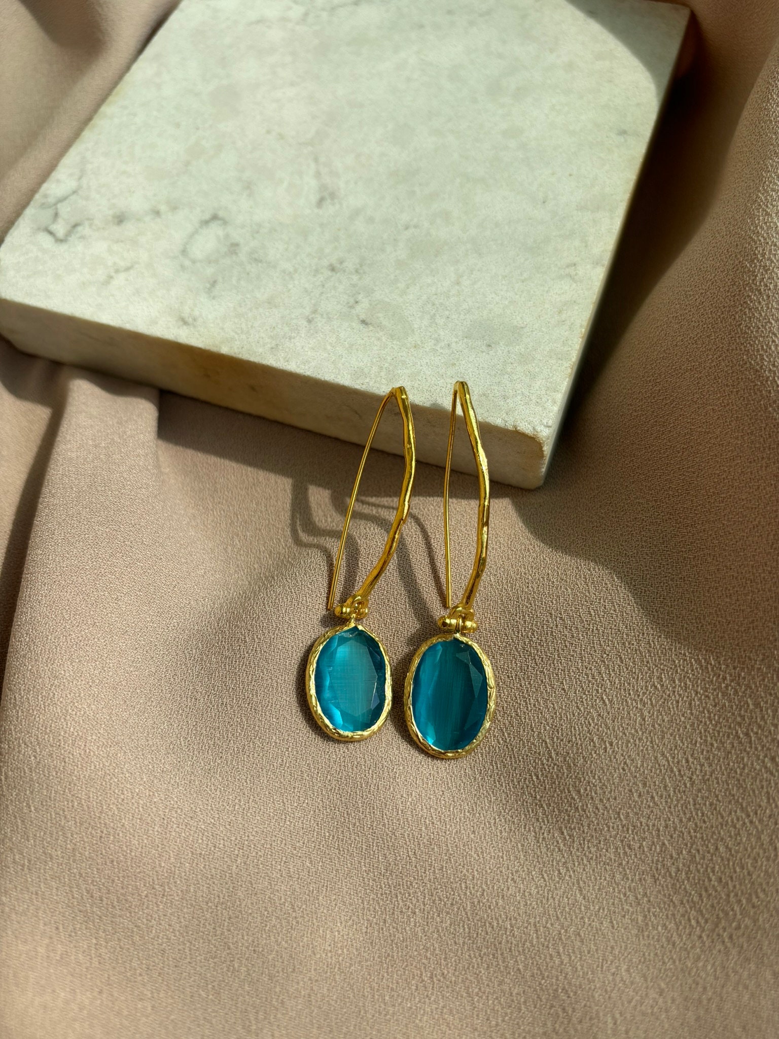 Oval Sallantı Kedi Gözü Küpe