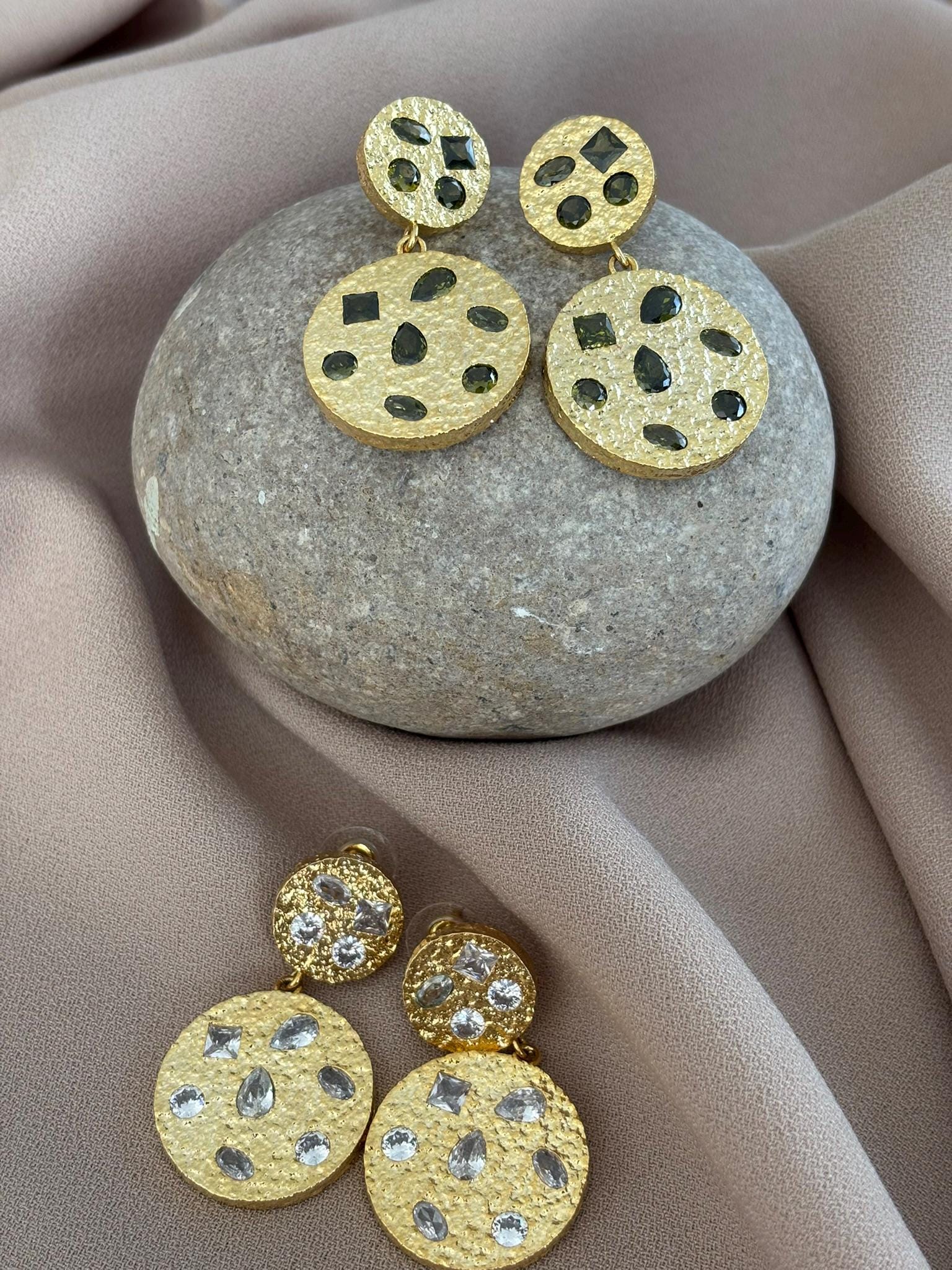 Zirkon Taşlı Yuvarlak Döküm Küpe