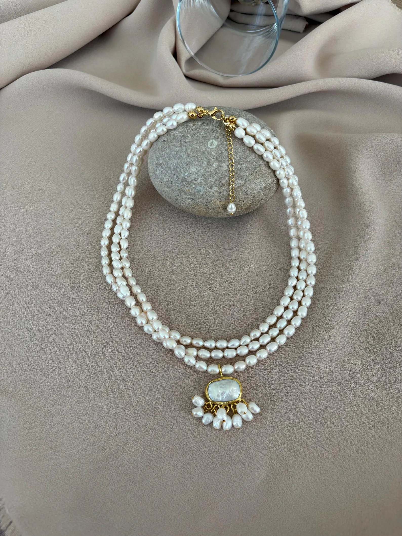 Üçlü İnci Dizi Kare Barok Kolye