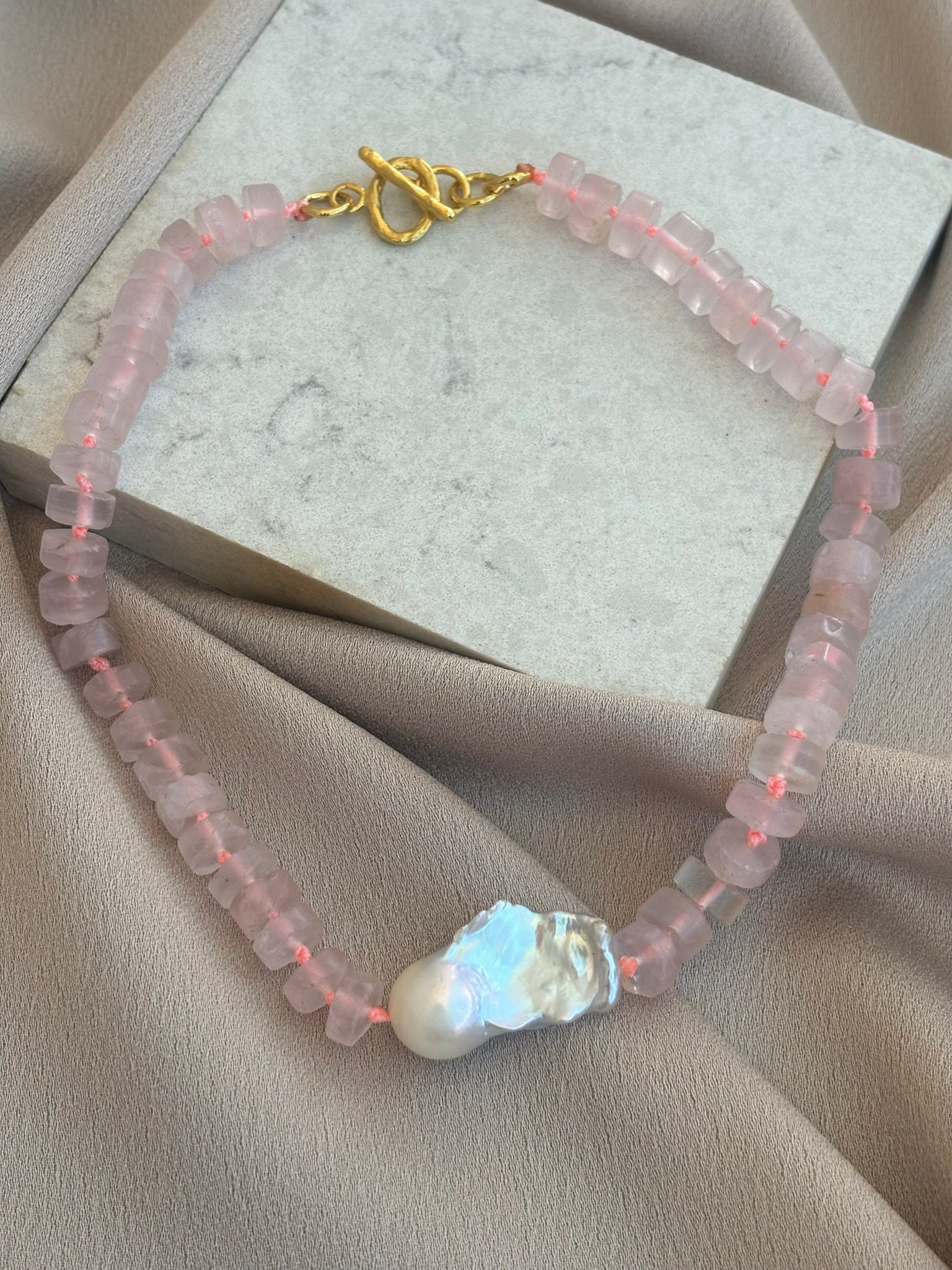 Pembe Kuvars & İnci Kombin Kolye