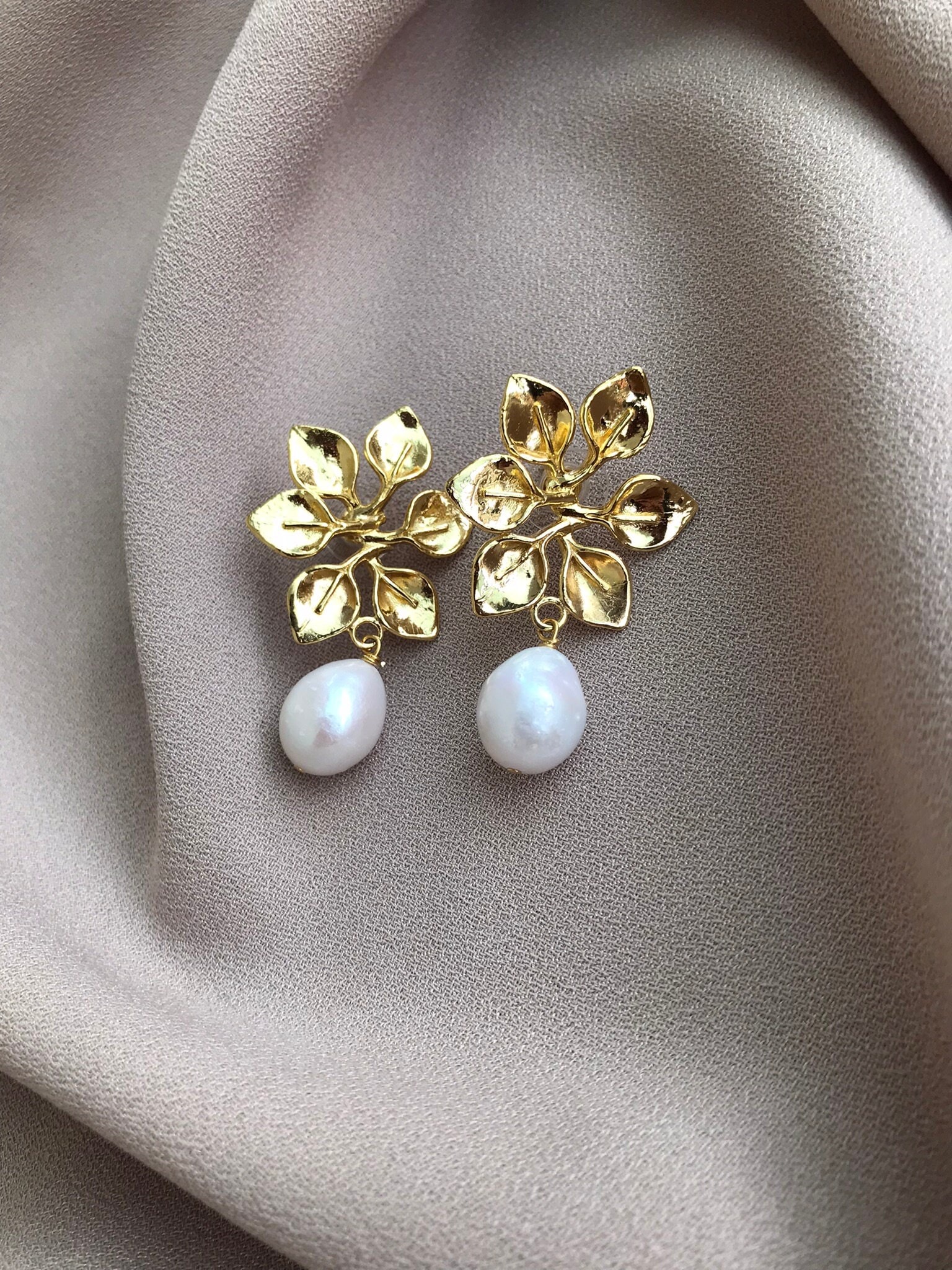 Altı Yapraklı İnci Küpe