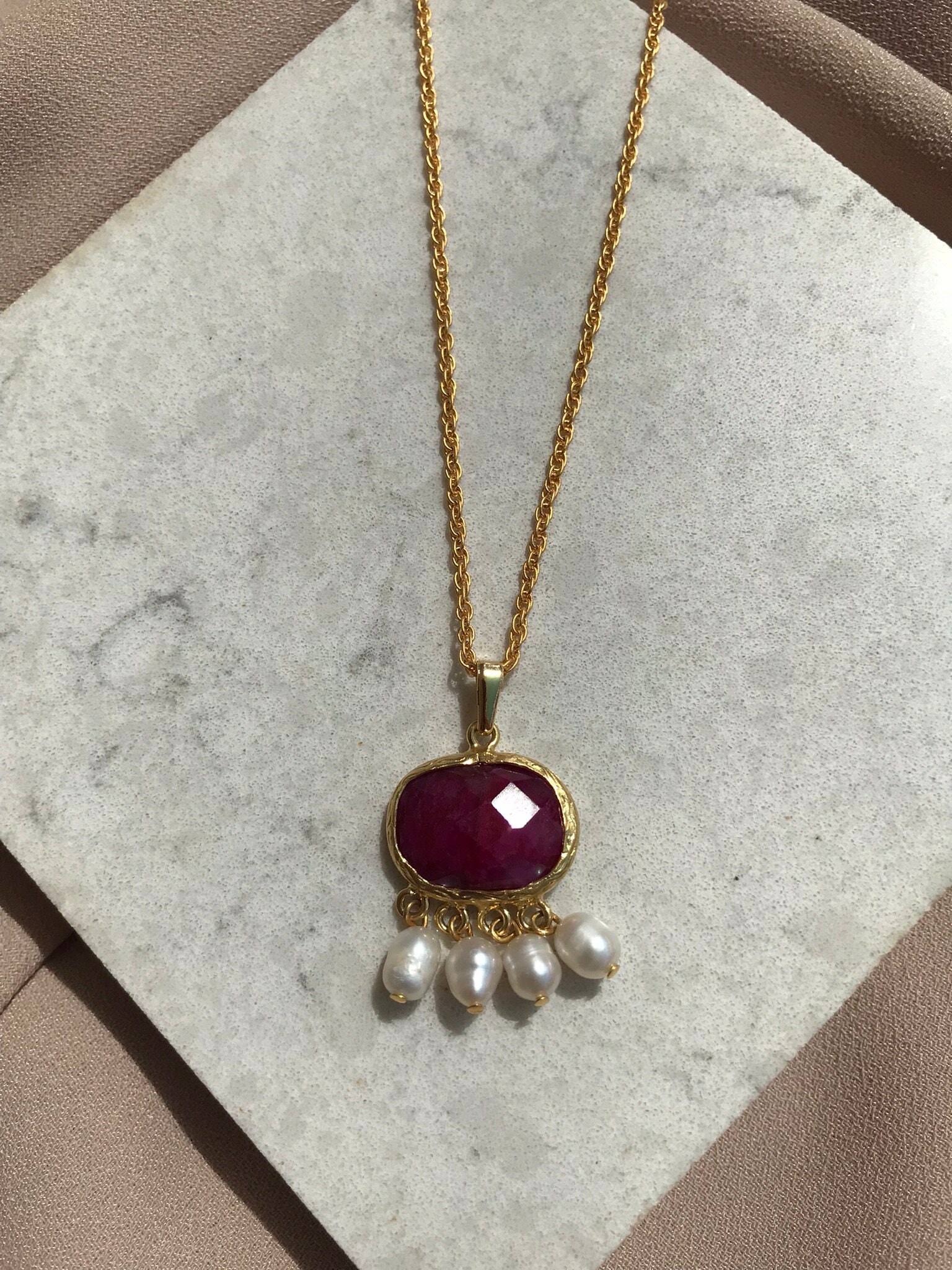 Yakut Taşlı Zincir Kolye