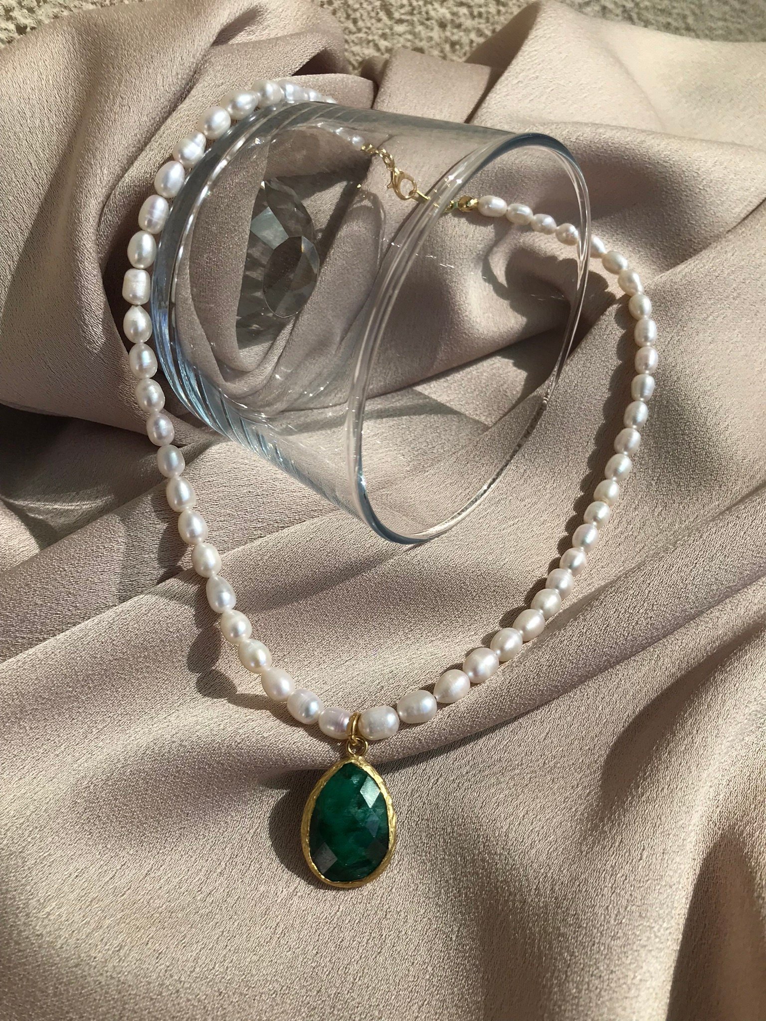 NEW ! Drop Cut Emerald Stone Pearl Necklace
