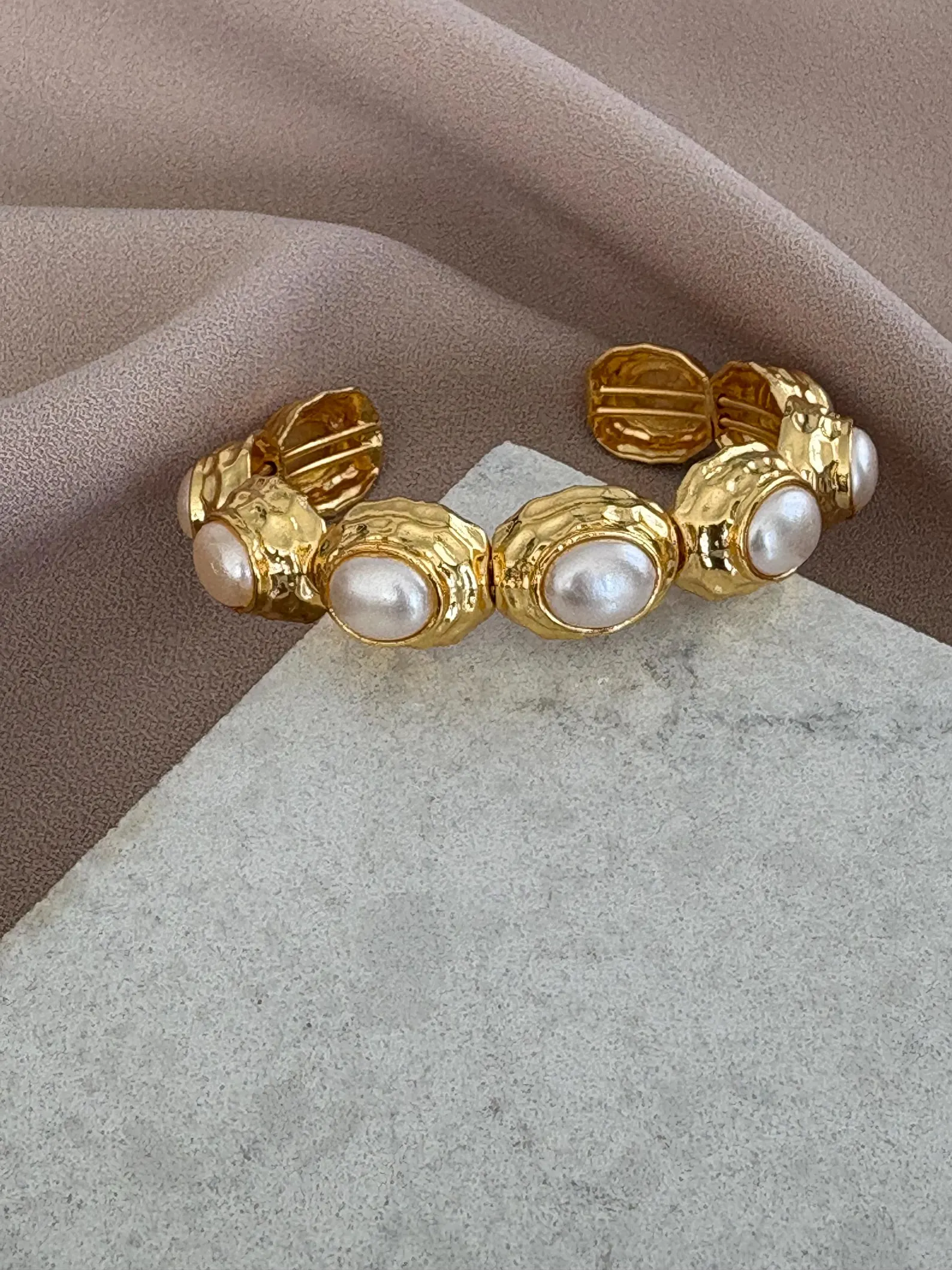 Dokulu Oval İnci Döküm Bileklik