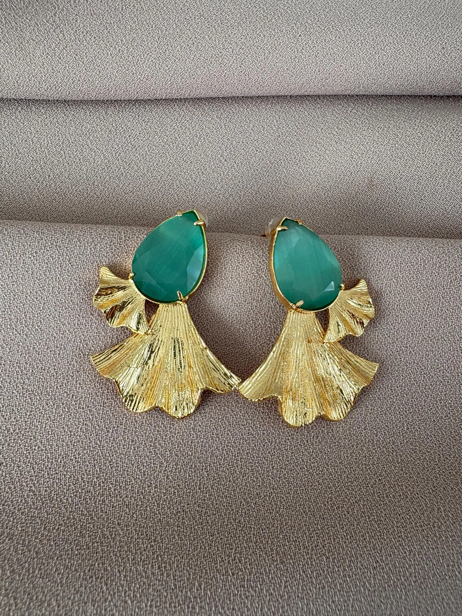 Damla Kedi Gözü Taşlı Küpeler