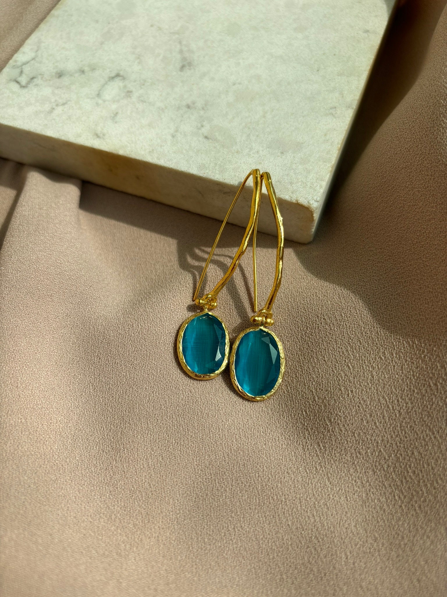 Oval Sallantı Kedi Gözü Küpe