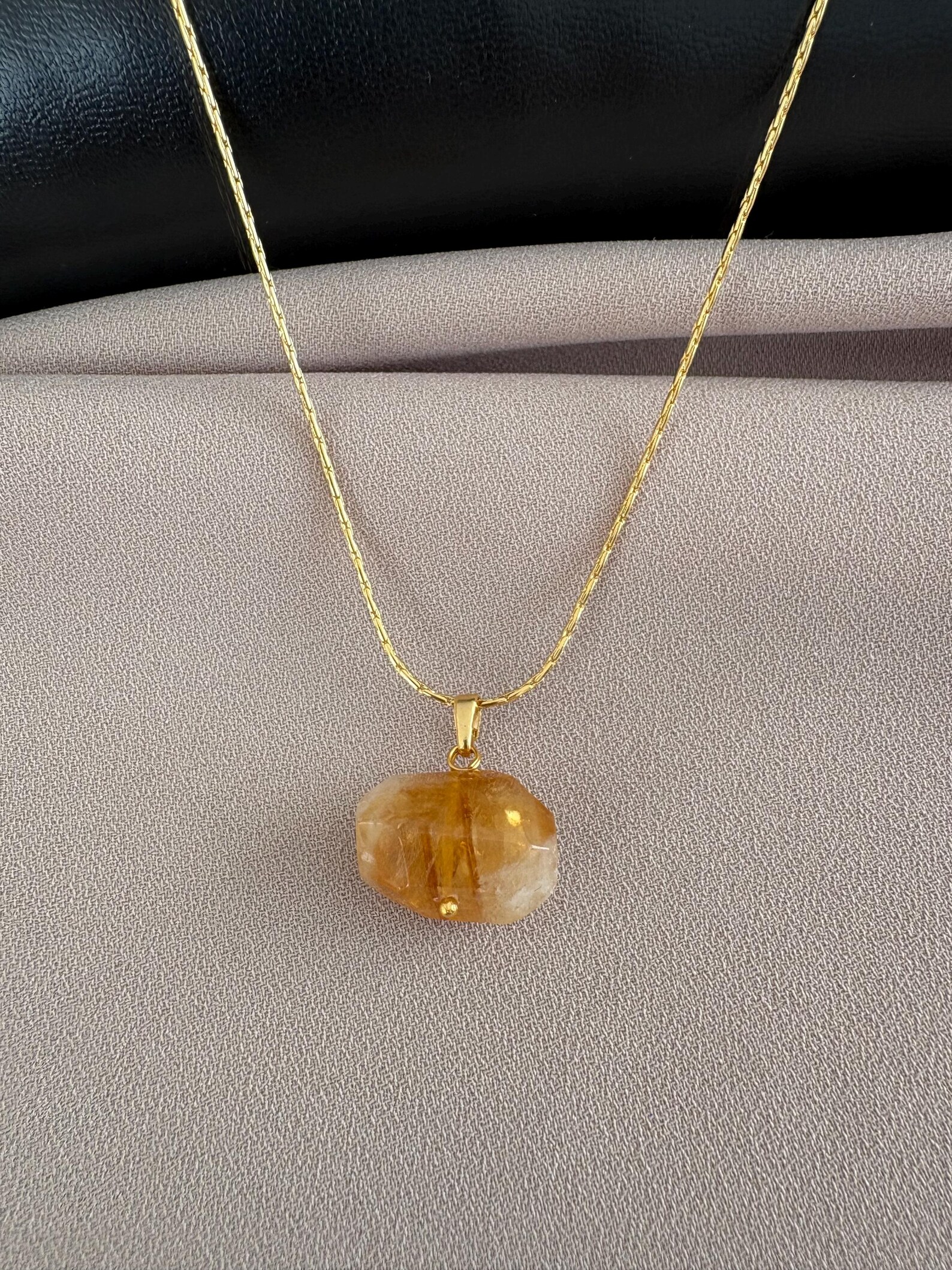  Doğal Sitrin Taşlı Kare Zincir Kolyeler