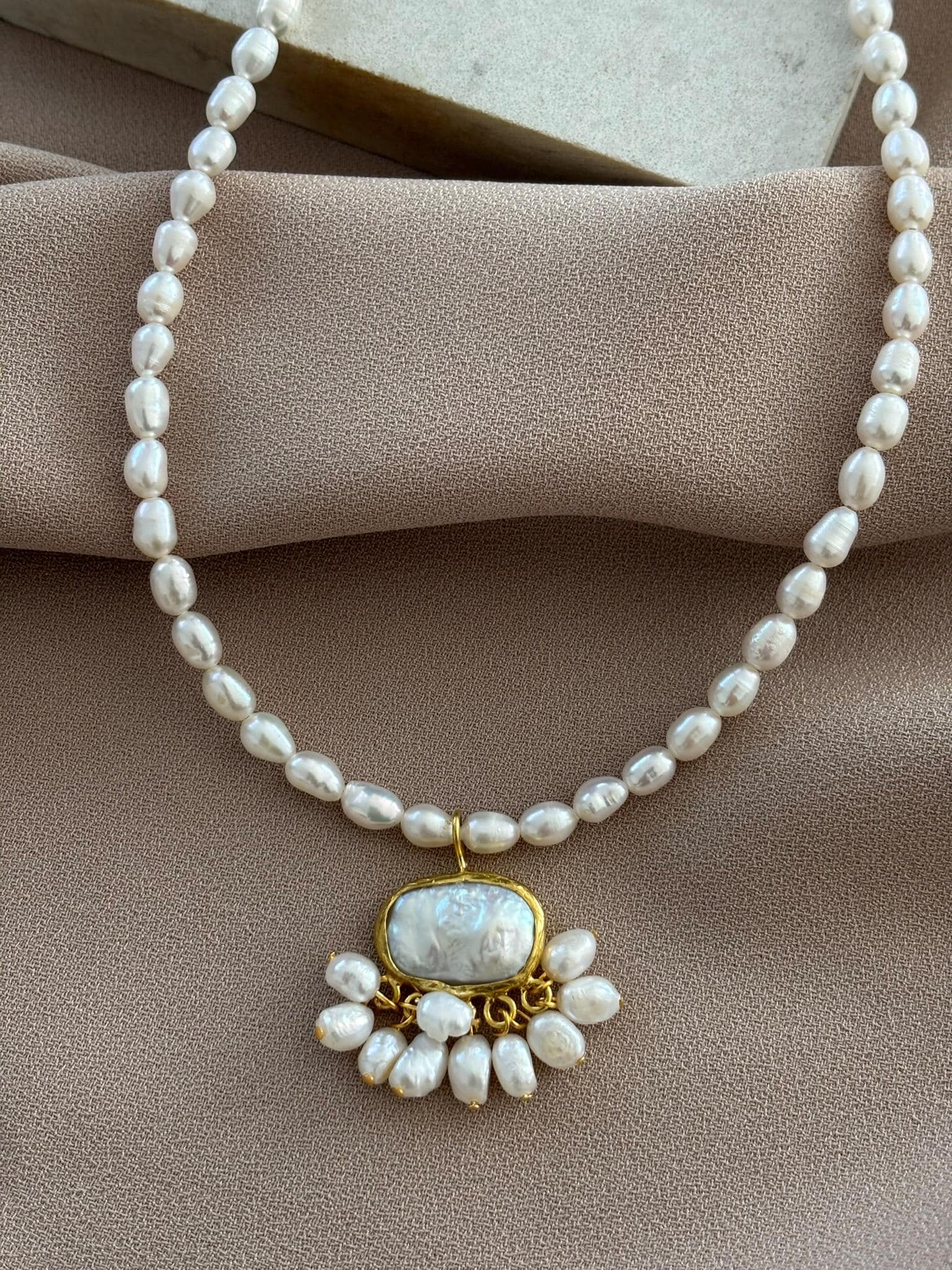 Kare İnci & İnci Dizi Kolye