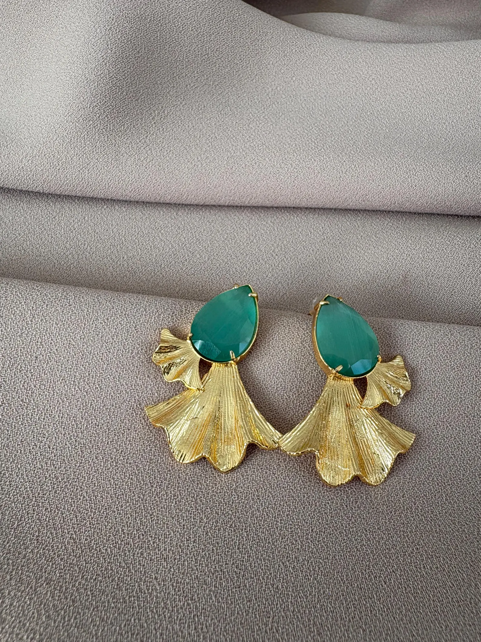 Damla Kedi Gözü Taşlı Küpeler