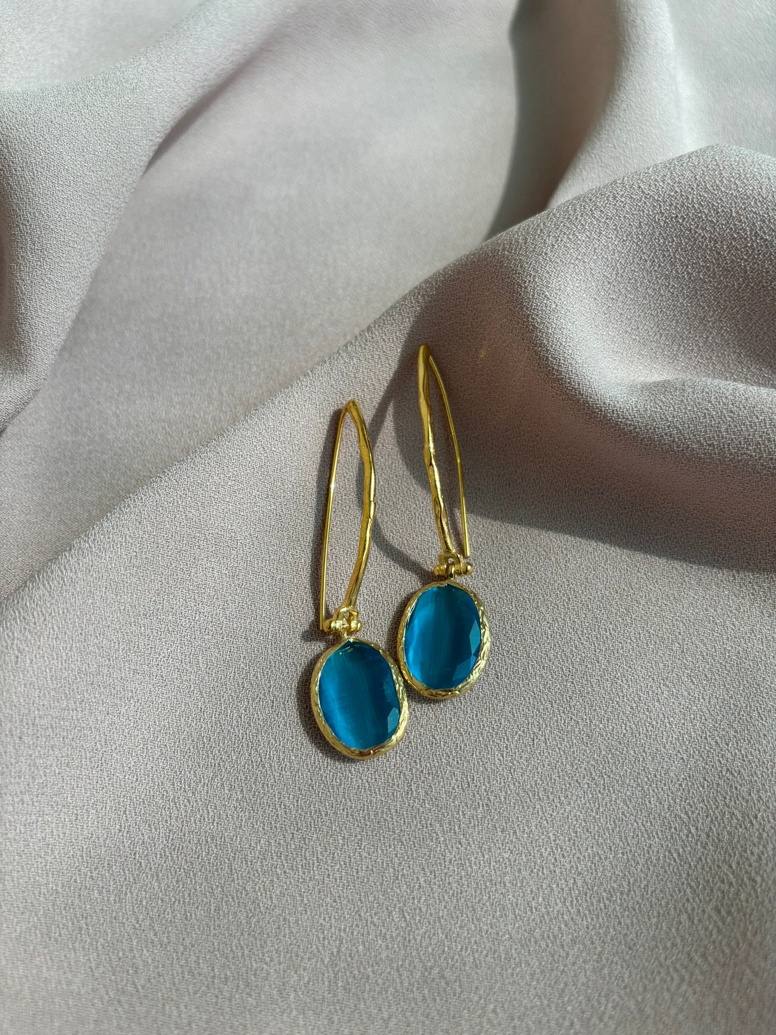 Oval Sallantı Kedi Gözü Küpe