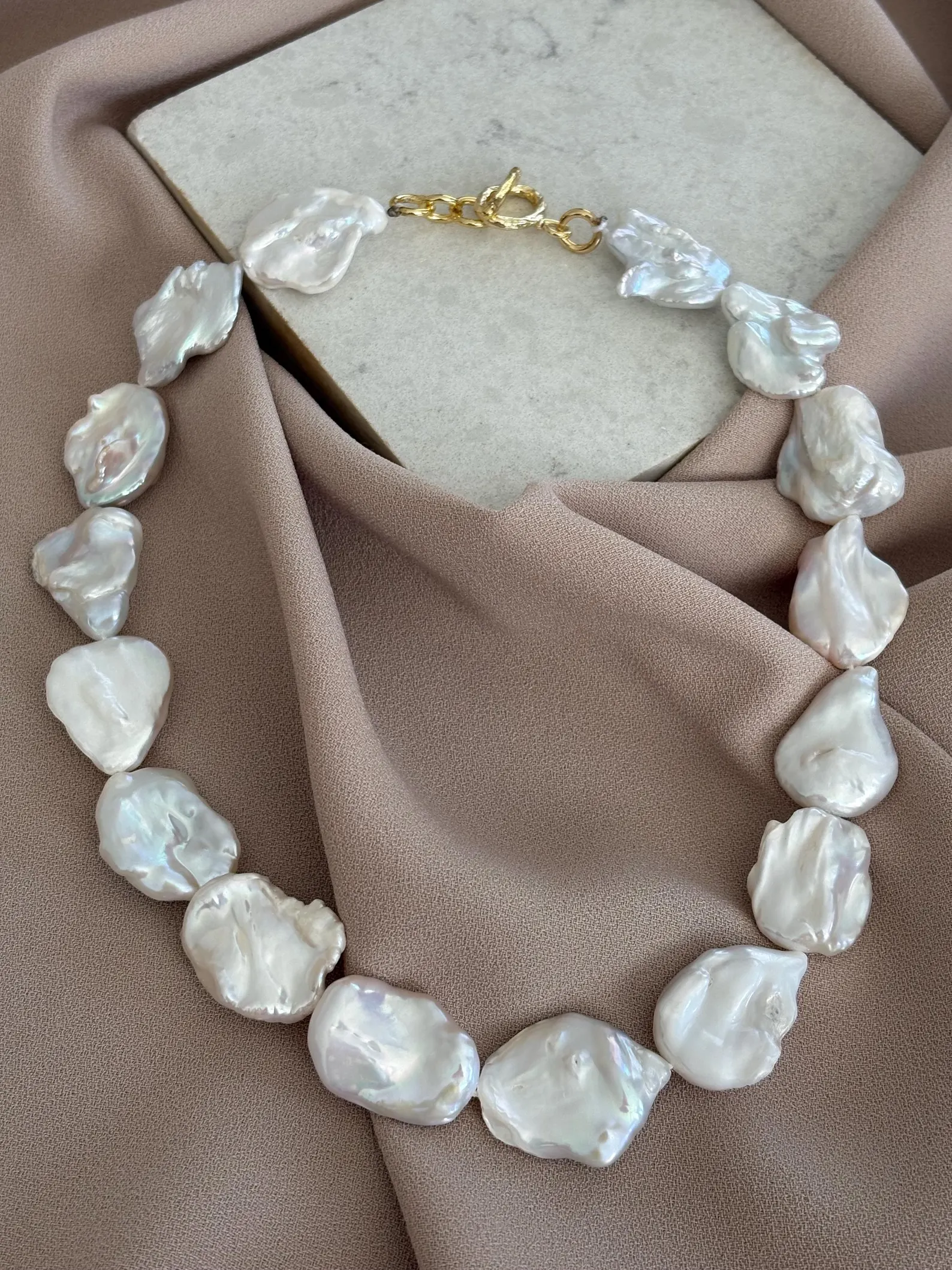 Düzensiz Kare İnci Barok El Örme Kolye