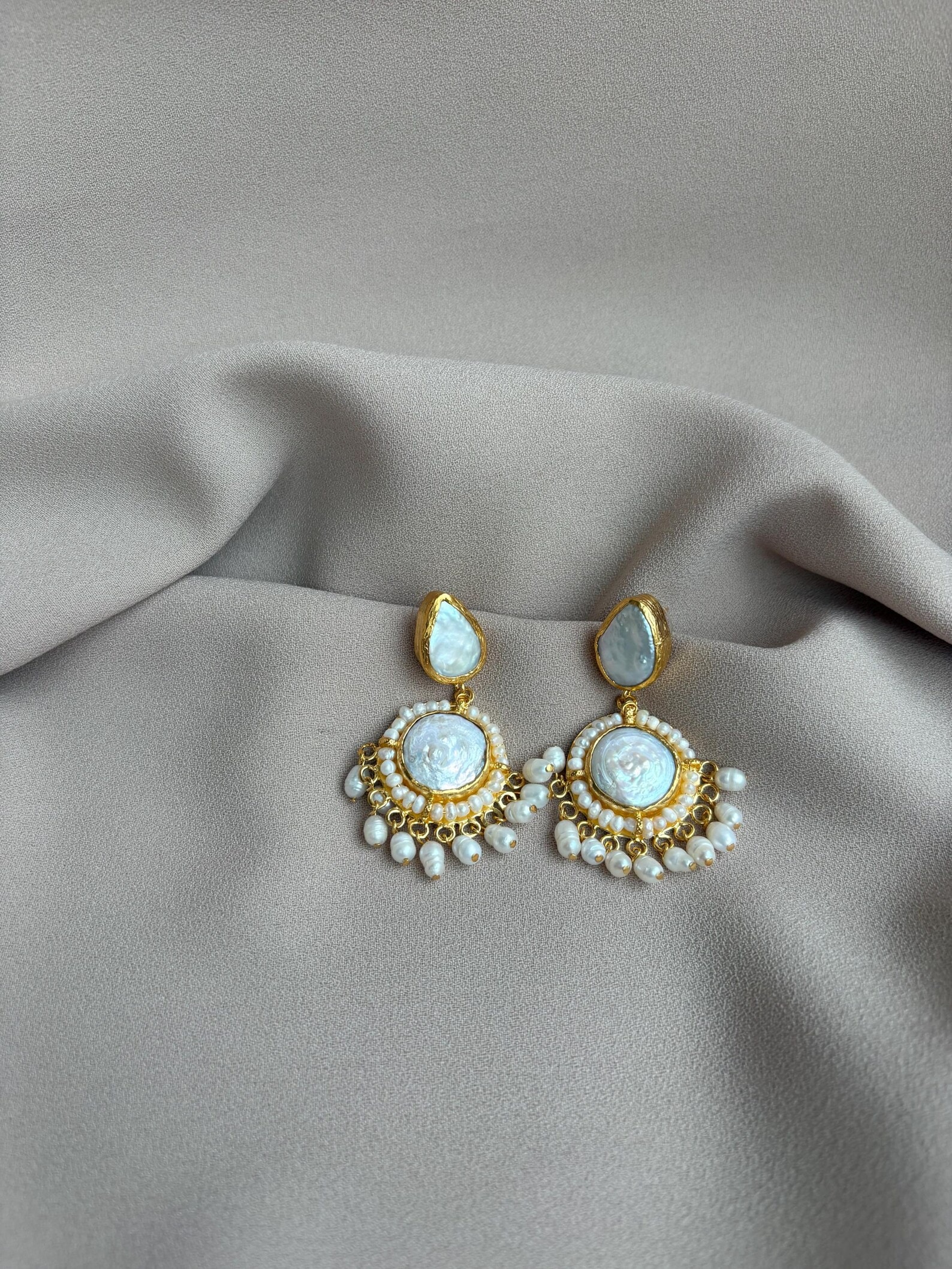 Damla Madalyon Tasarım İnci Küpeler