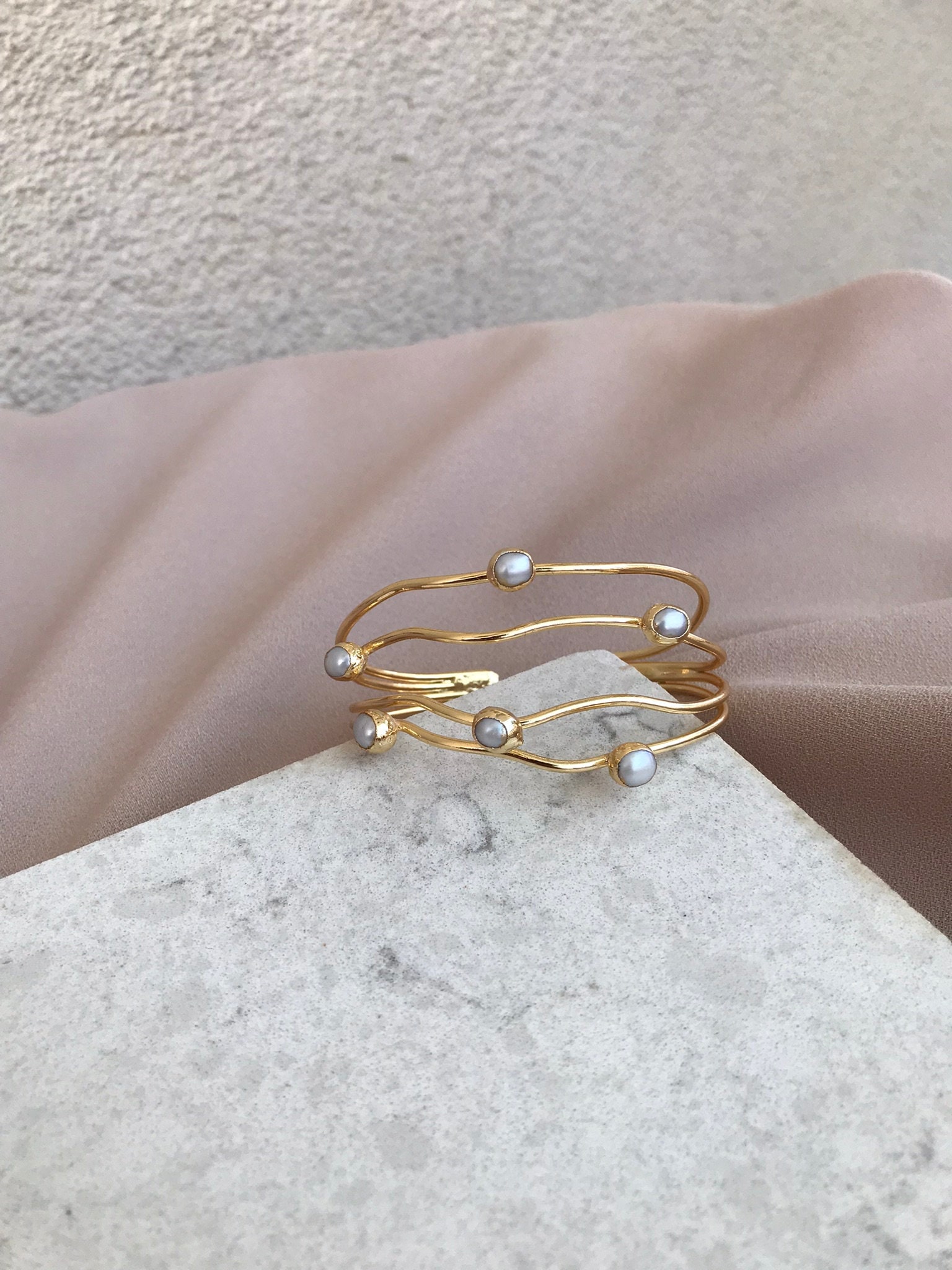 Dalgalı Manşet İnci Bileklik