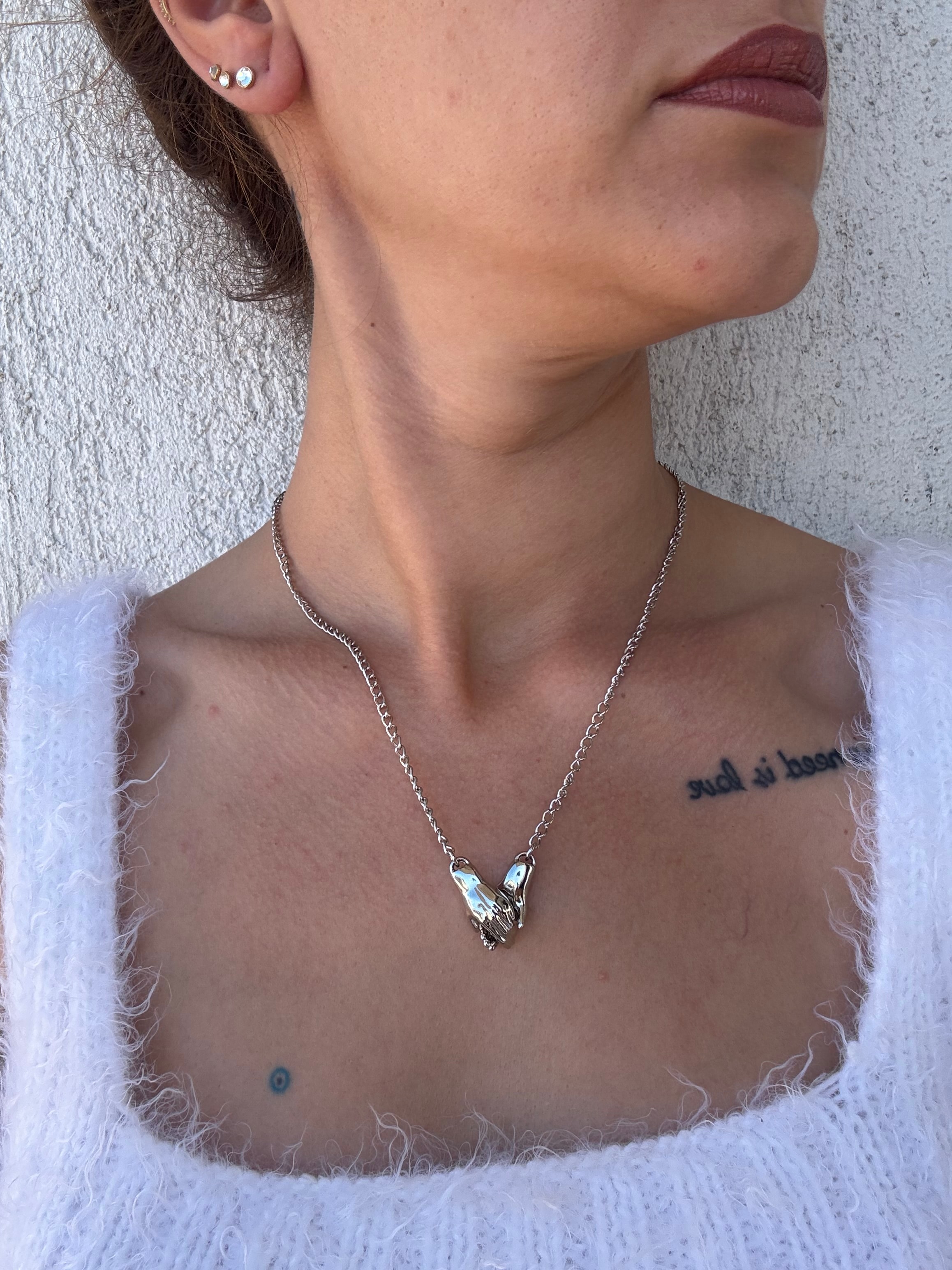 Mıknatıslı Eller Zincir Kolye