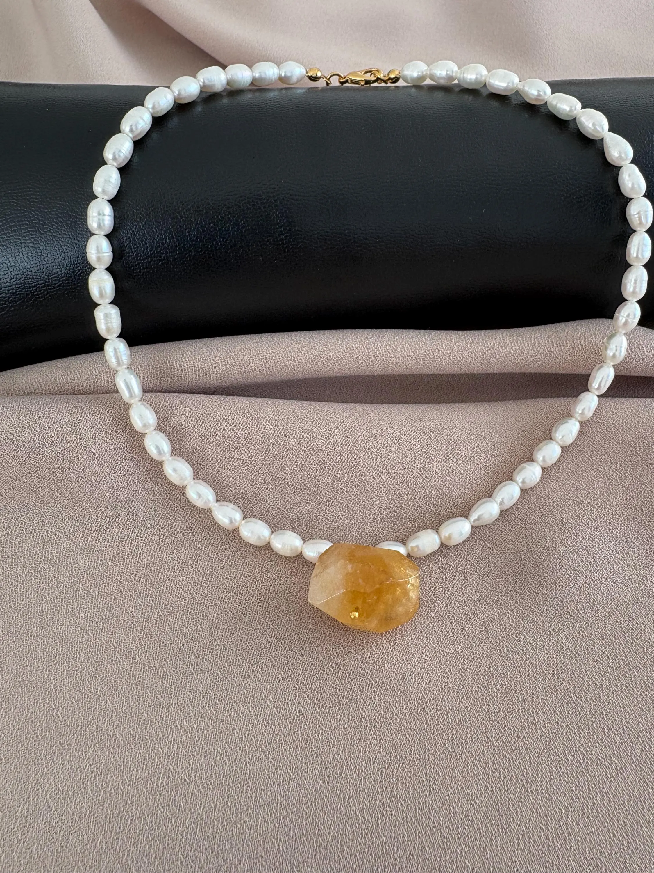 Zamansız Doğal Sitrin Taşı İnci Kolyeler