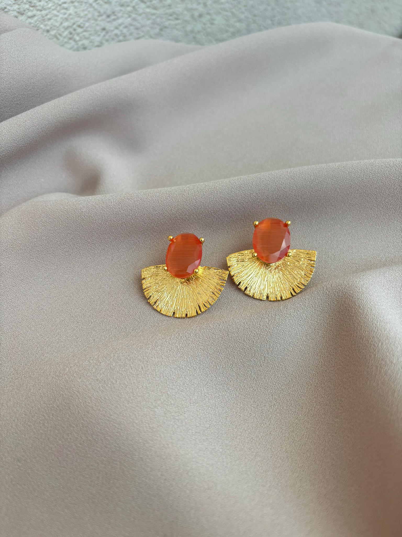 Oval Kedi Gözü Taşlı Yarım Ay Küpe