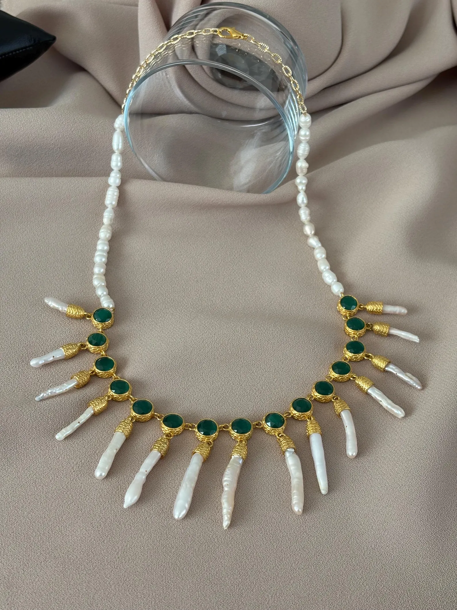 İnci Sarkıtlı Kedi Gözü Taşlı Sıra Kolye