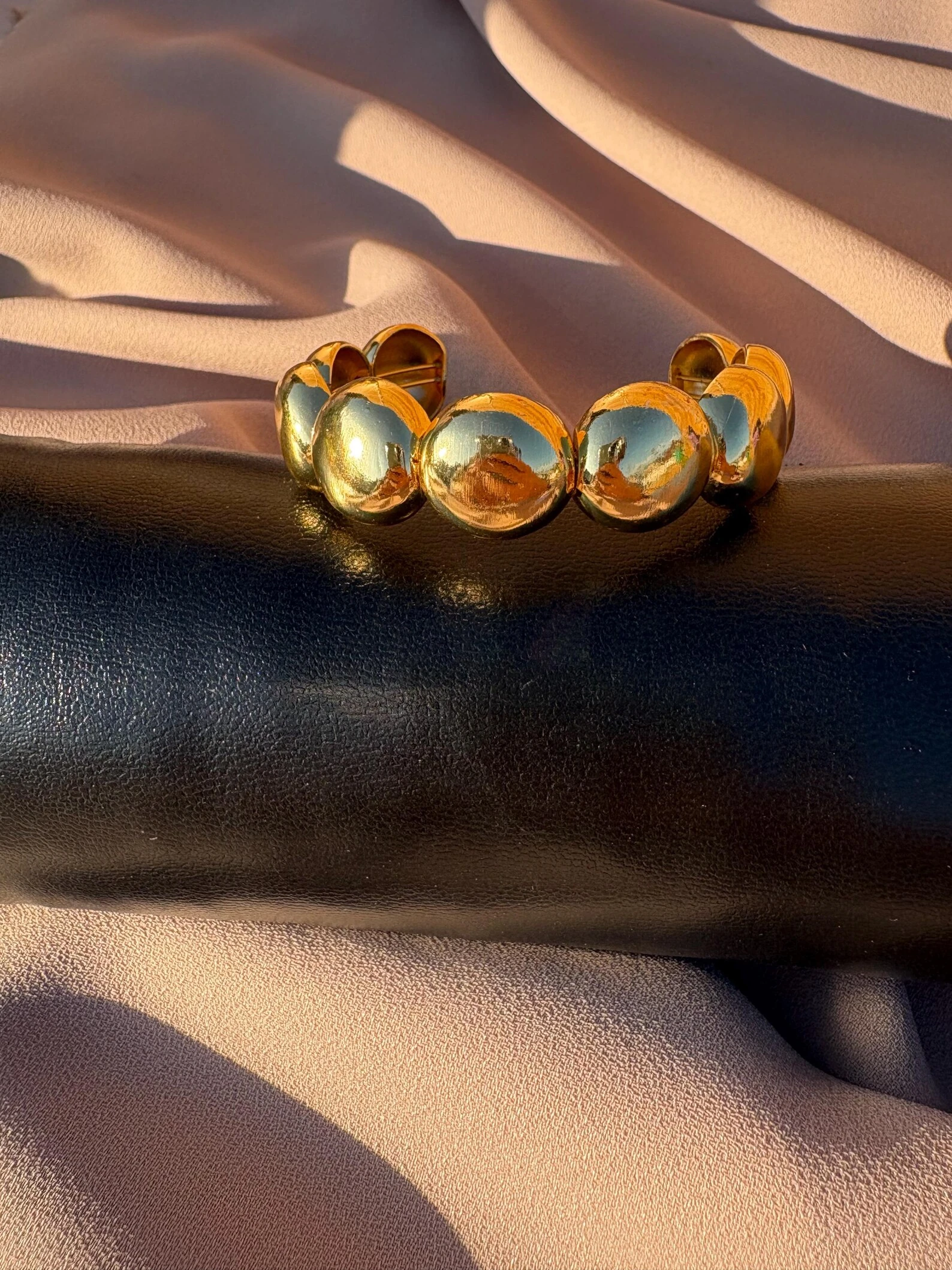 İki Çeşit Yuvarlak Döküm Manşet Bilezik