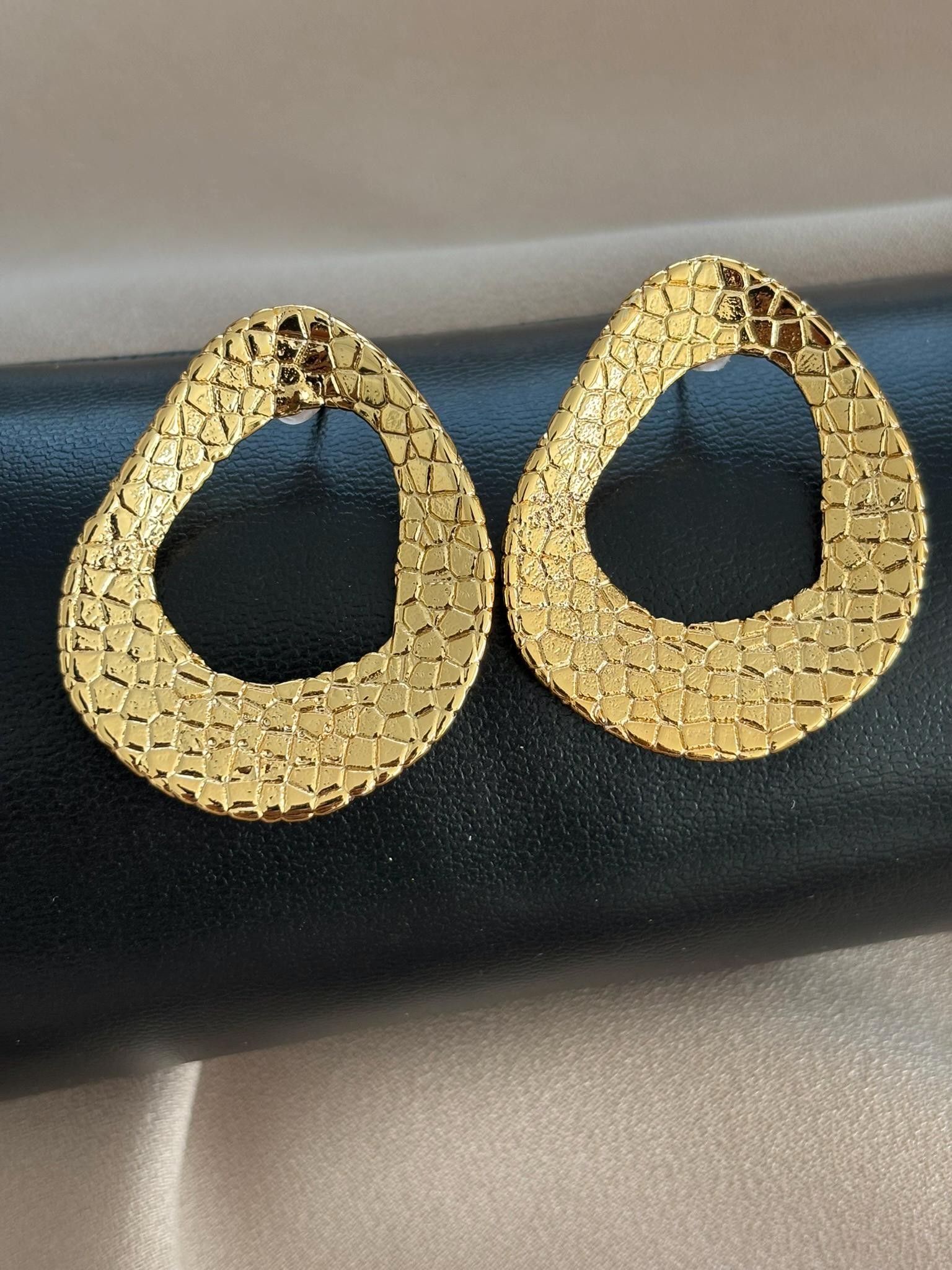 YENİ ! Oval Desenli Özel Tasarım Döküm Küpe